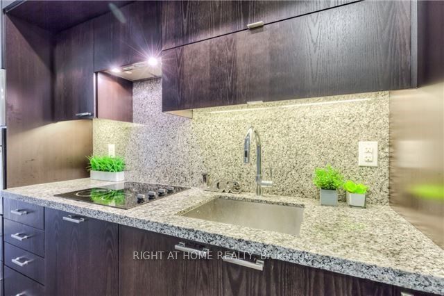 120 Harrison Garden Boulevard 716 Property Photo 11