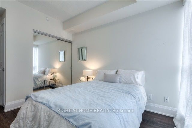 120 Harrison Garden Boulevard 716 Property Photo 14