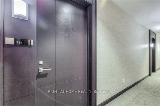 120 Harrison Garden Boulevard 716 Property Photo 18