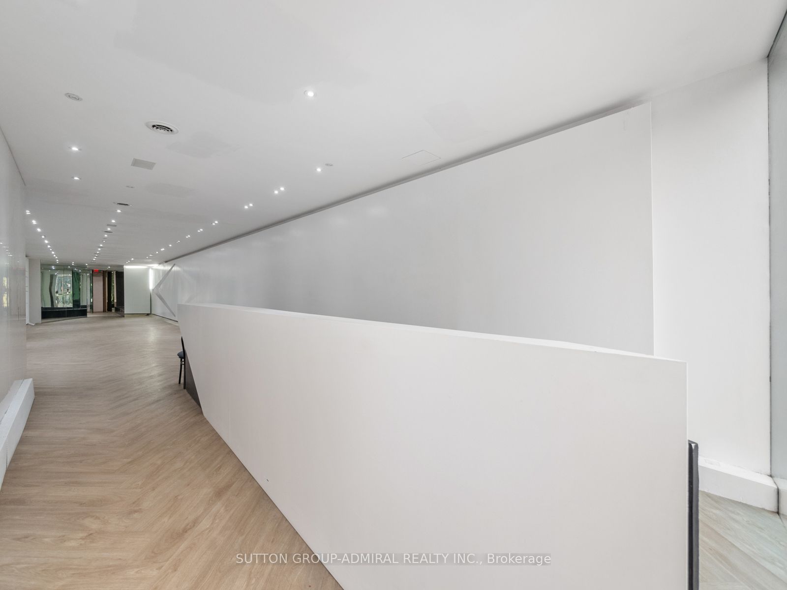 392 Eglinton Avenue W Property Photo 2
