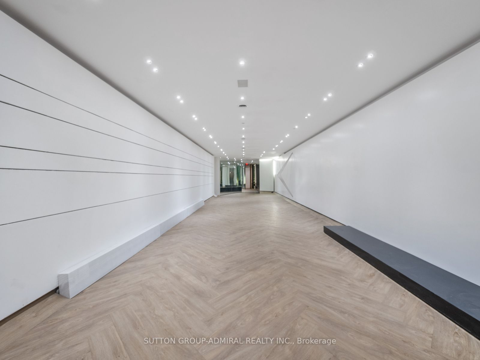 392 Eglinton Avenue W Property Photo 4