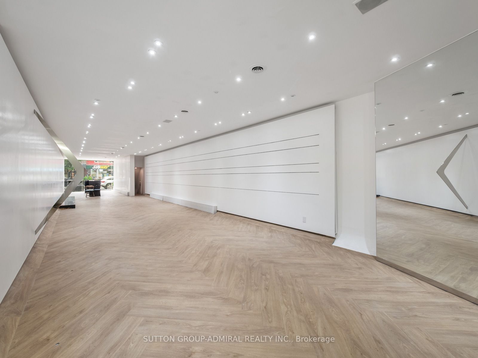 392 Eglinton Avenue W Property Photo 5