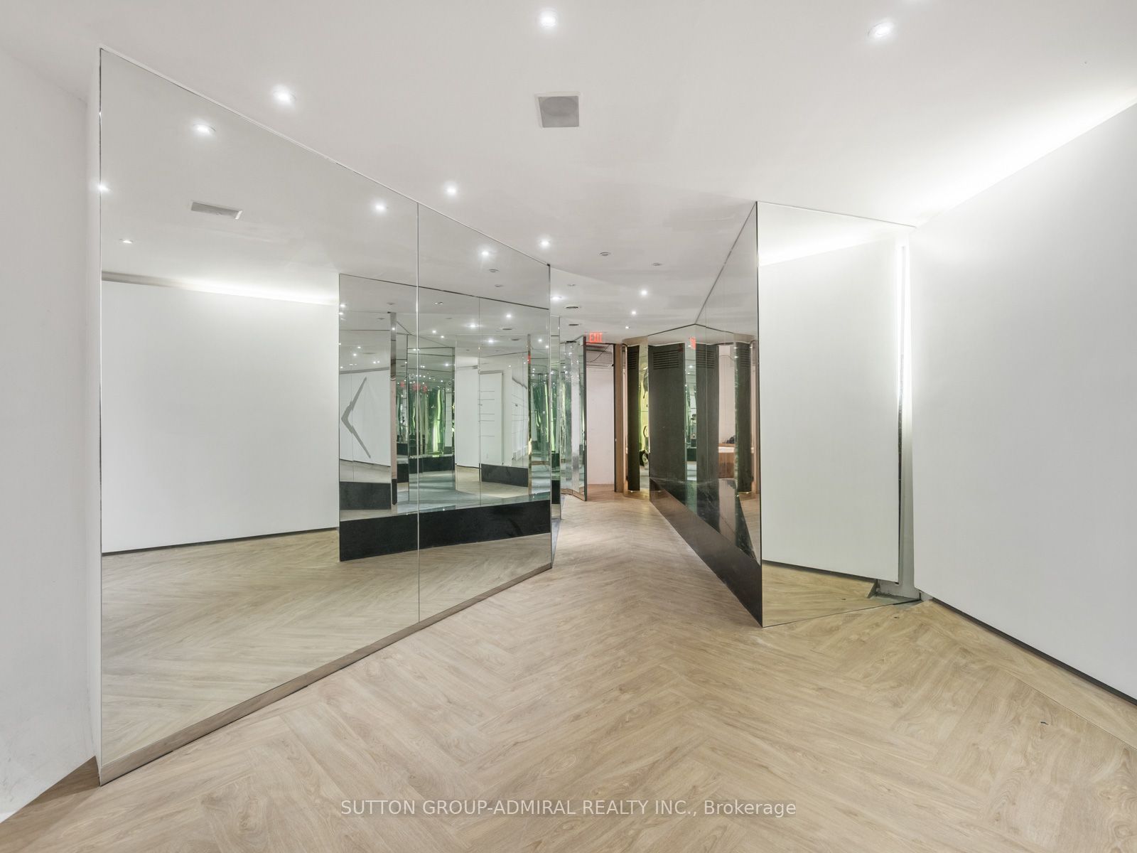 392 Eglinton Avenue W Property Photo 6