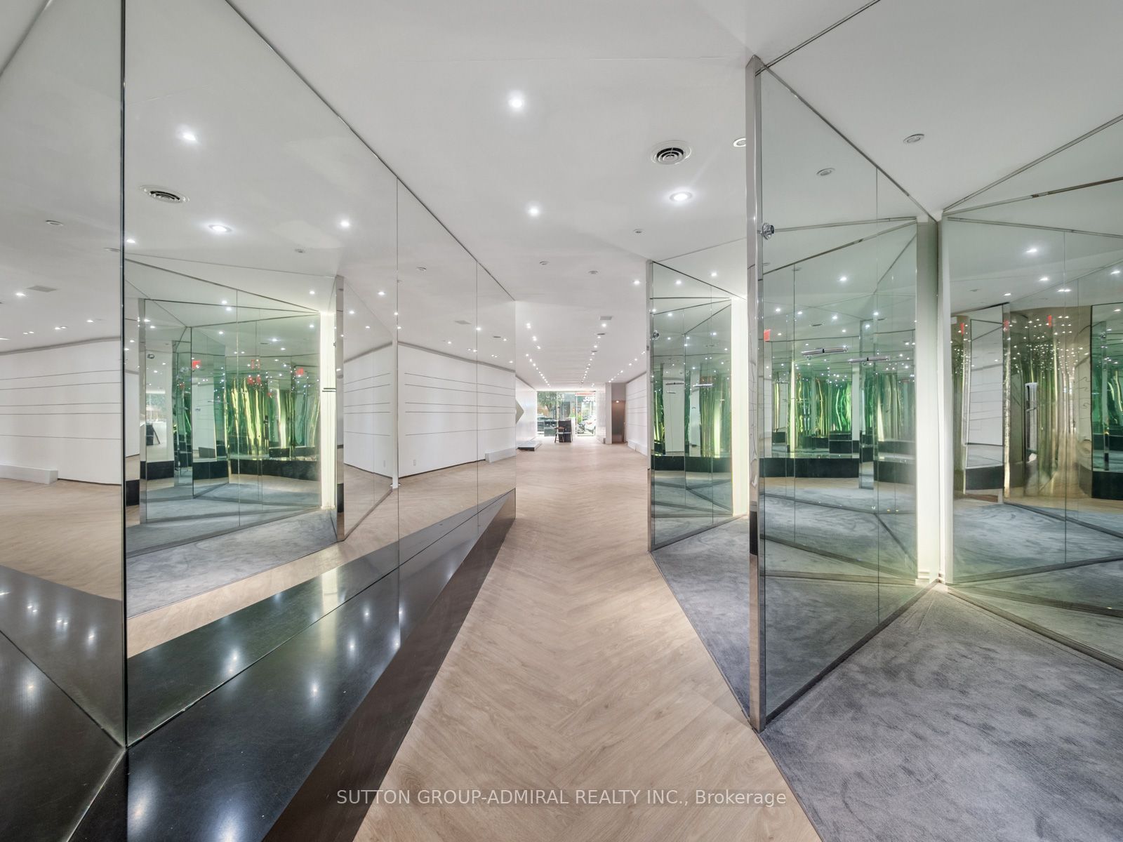 392 Eglinton Avenue W Property Photo 7