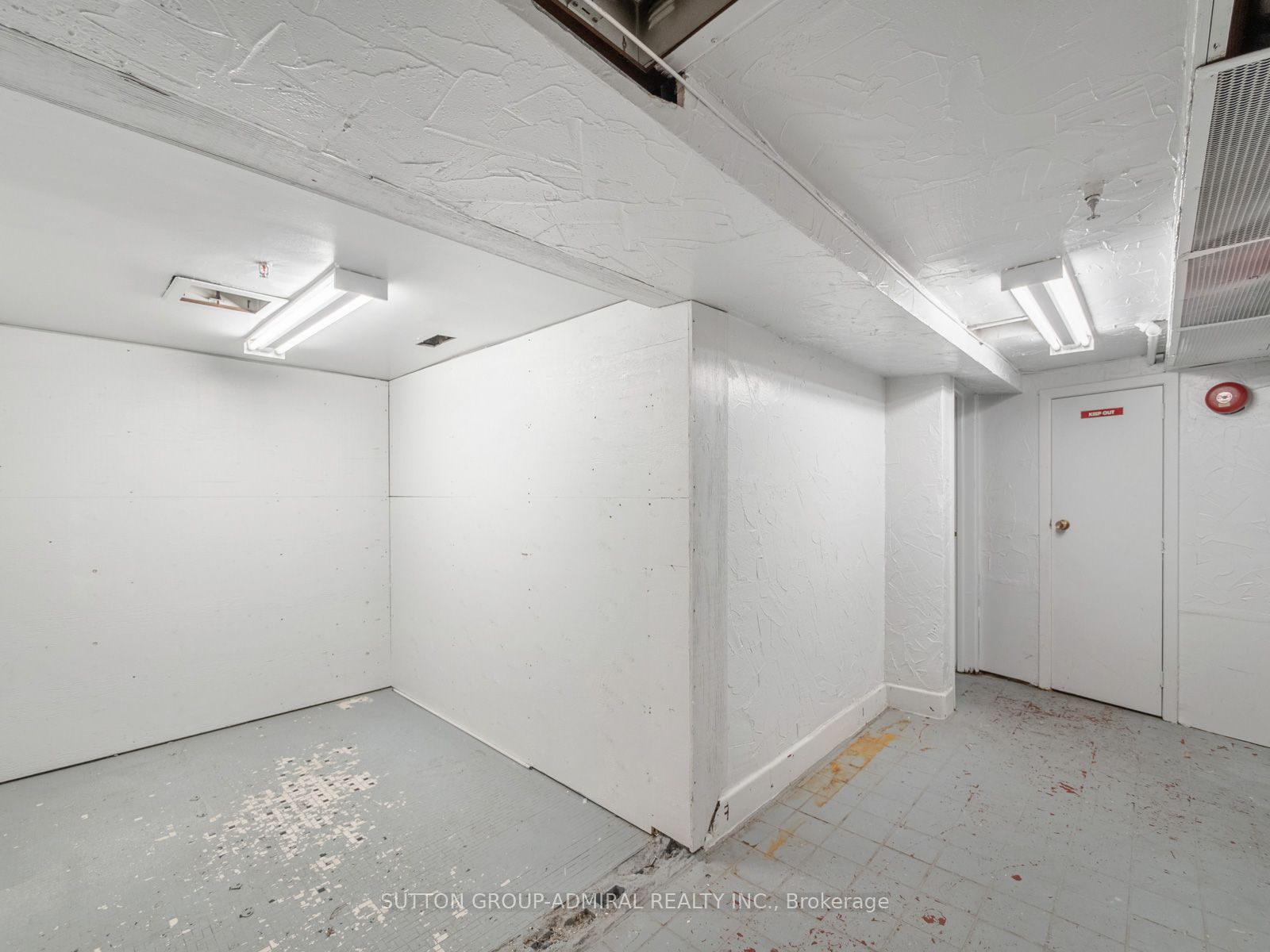 392 Eglinton Avenue W Property Photo 11