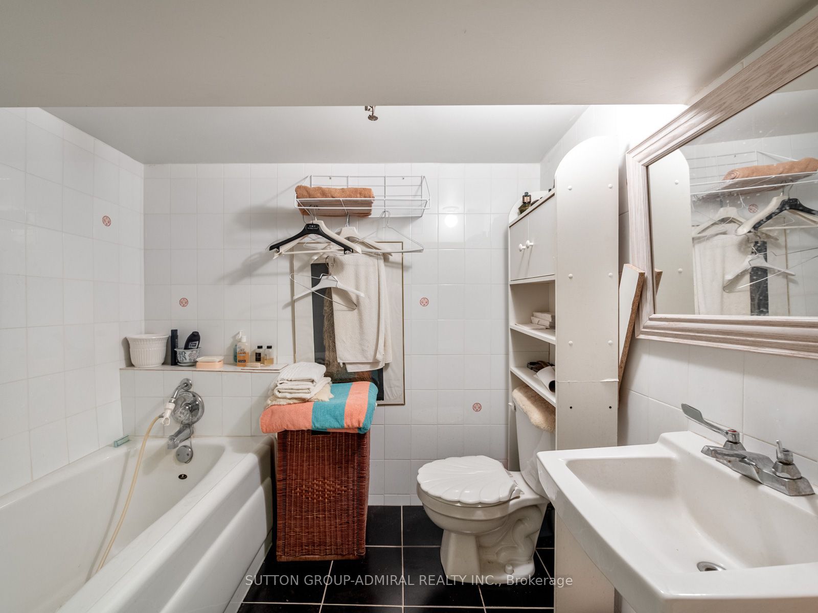 392 Eglinton Avenue W Property Photo 18