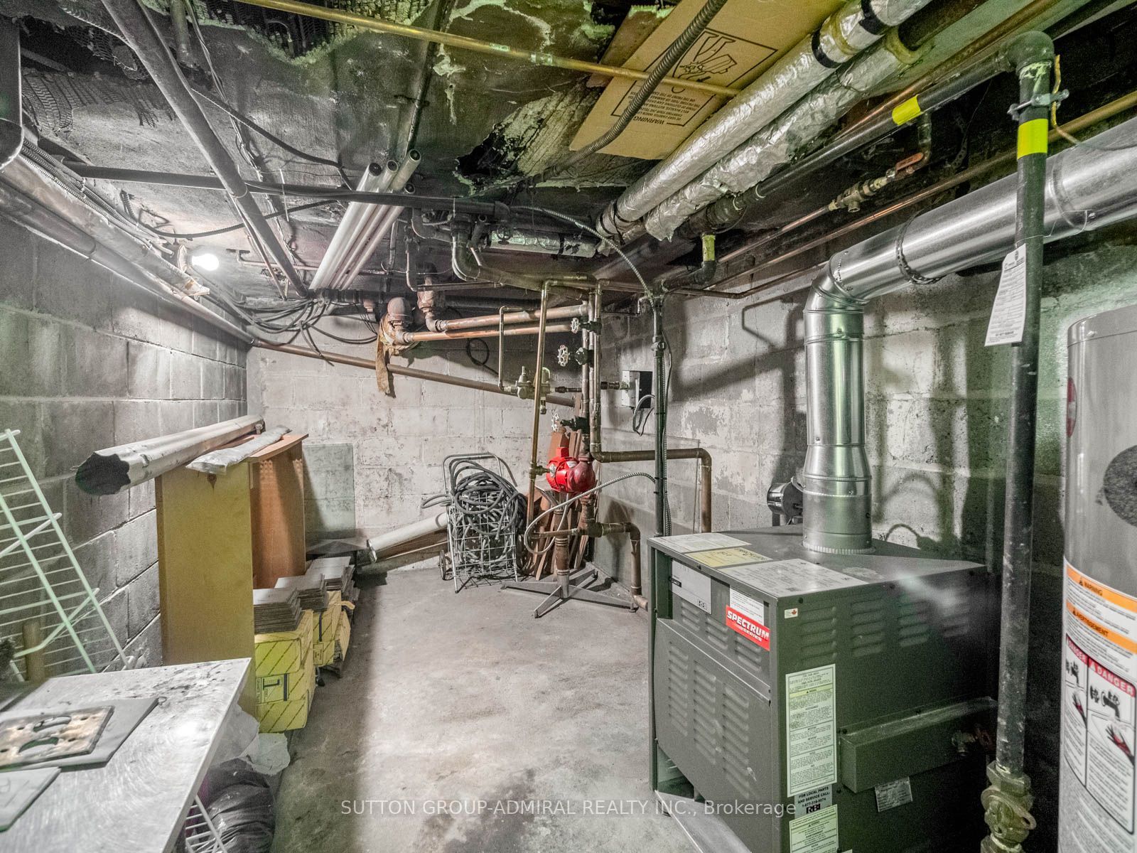 392 Eglinton Avenue W Property Photo 20