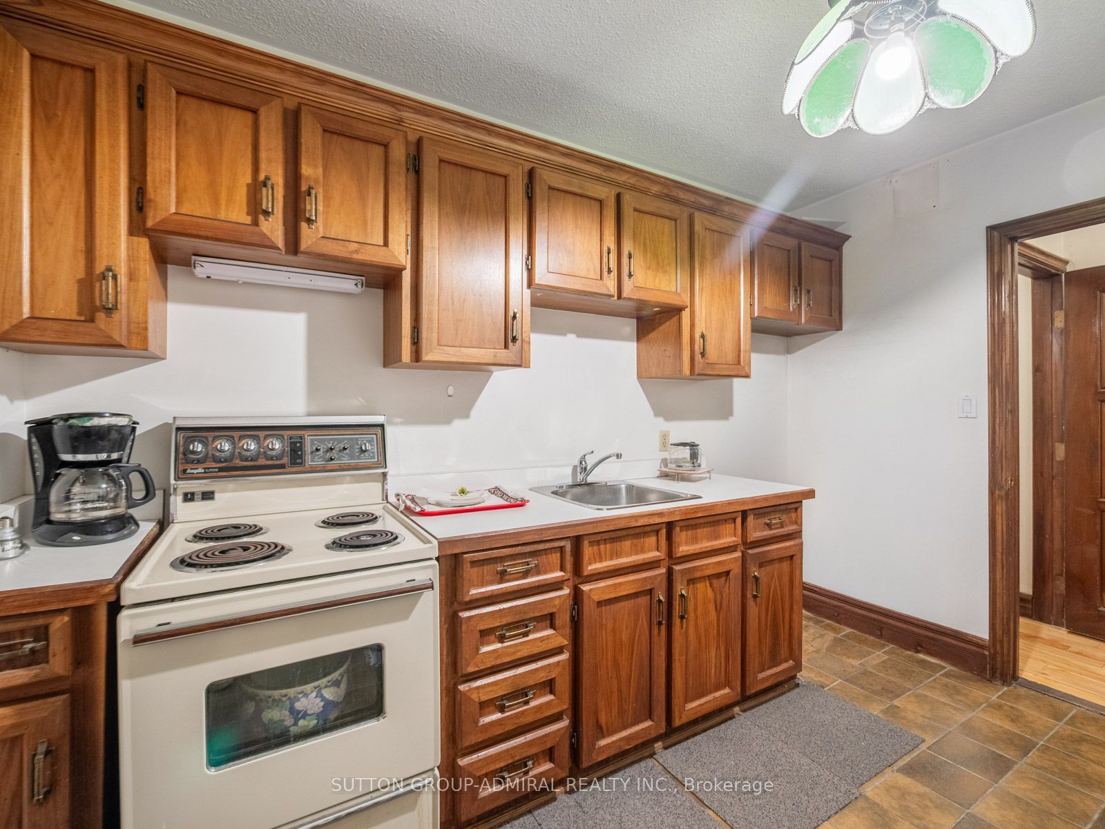 392 Eglinton Avenue W Property Photo 32
