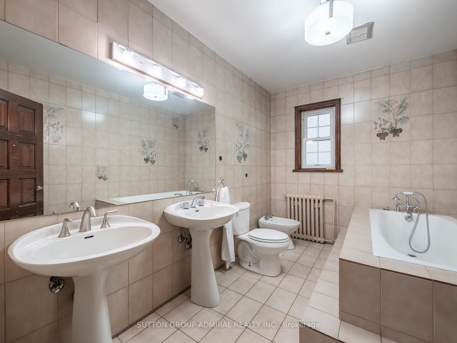 392 Eglinton Avenue W Property Photo 38
