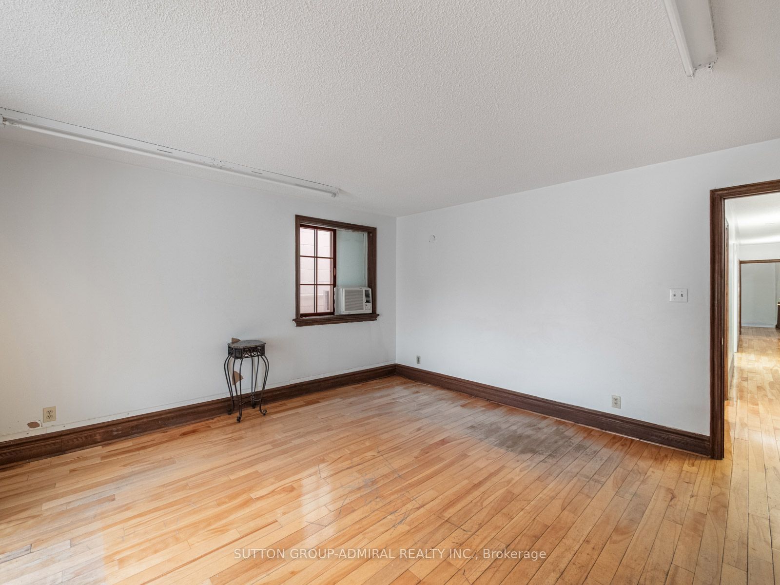 392 Eglinton Avenue W Property Photo 40