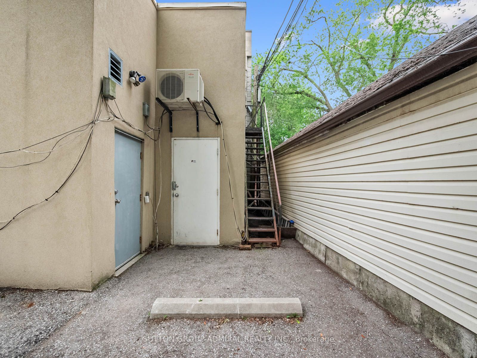 392 Eglinton Avenue W Property Photo 44