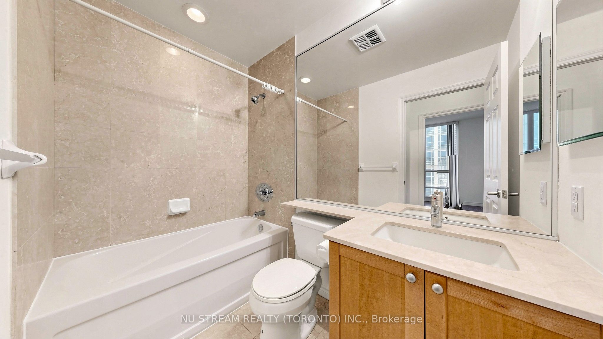 761 Bay Street 3101 Property Photo 18