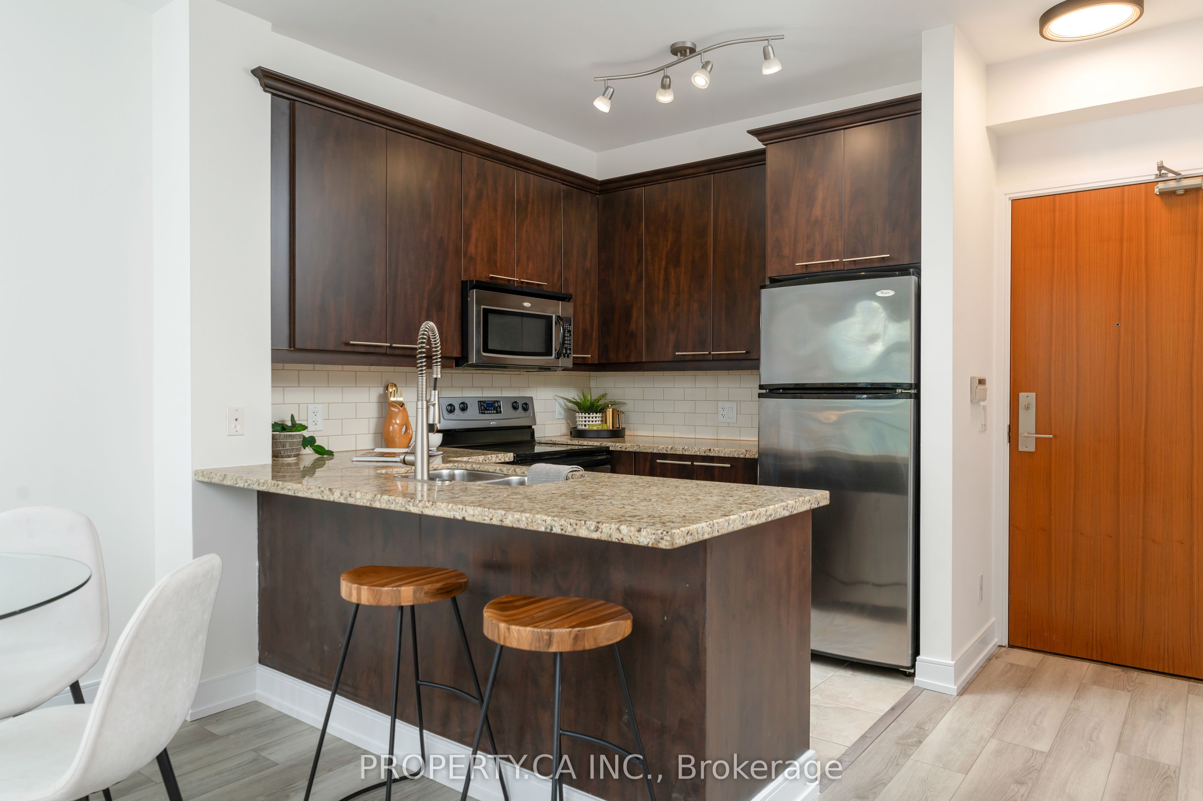 88 Broadway Avenue 1004 Property Photo 6