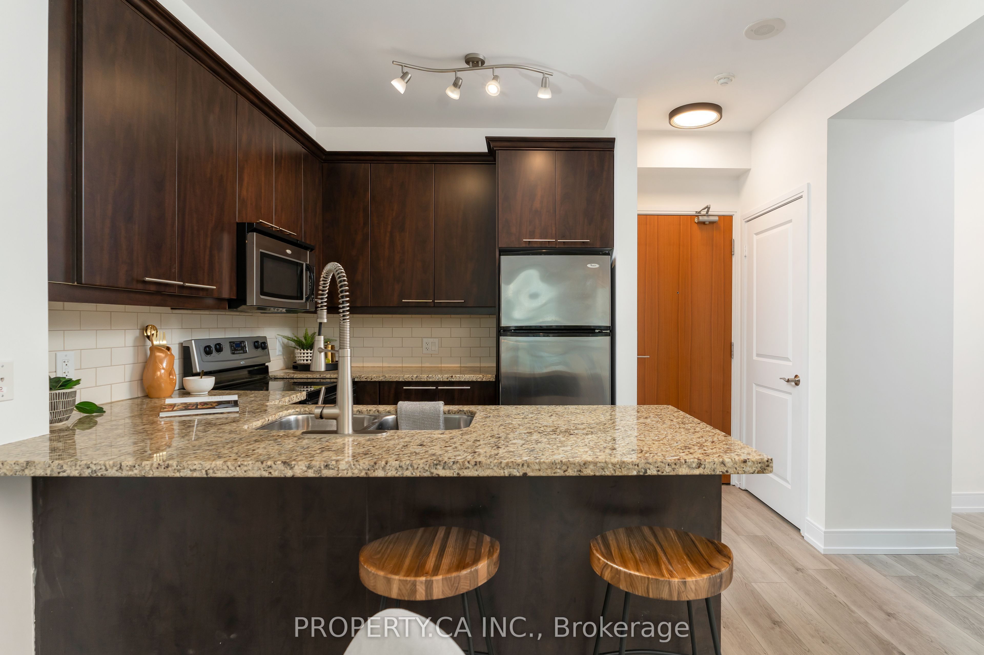 88 Broadway Avenue 1004 Property Photo 8