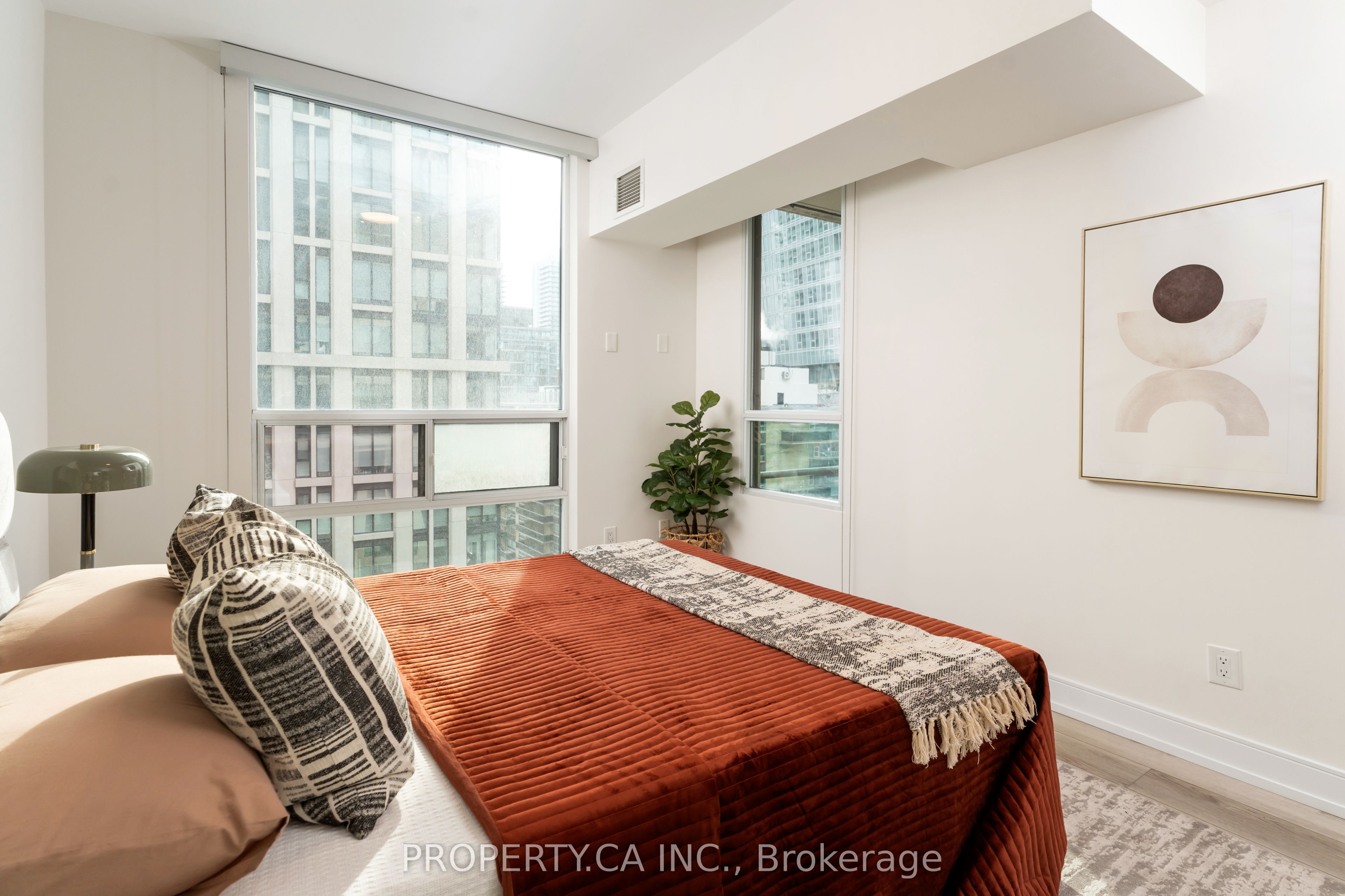 88 Broadway Avenue 1004 Property Photo 11