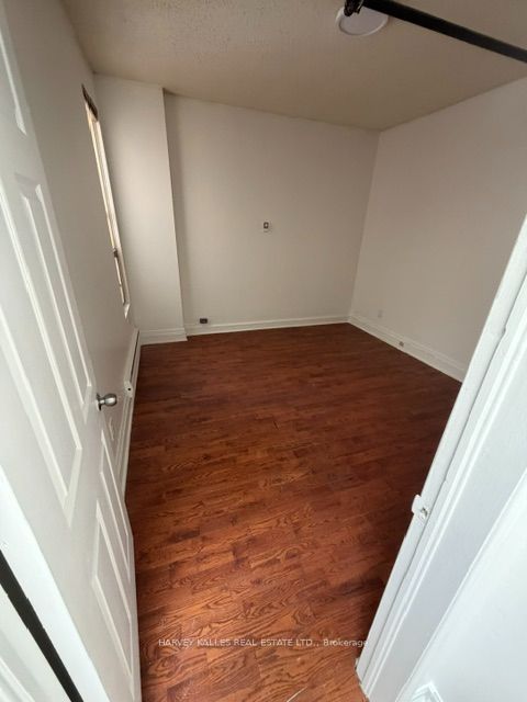214 Queen Street W 3rd Floor Property Photo 3