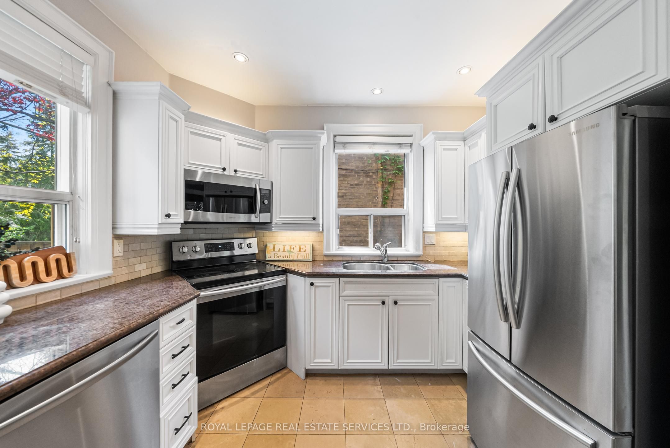 202 Dinnick Crescent Property Photo 13
