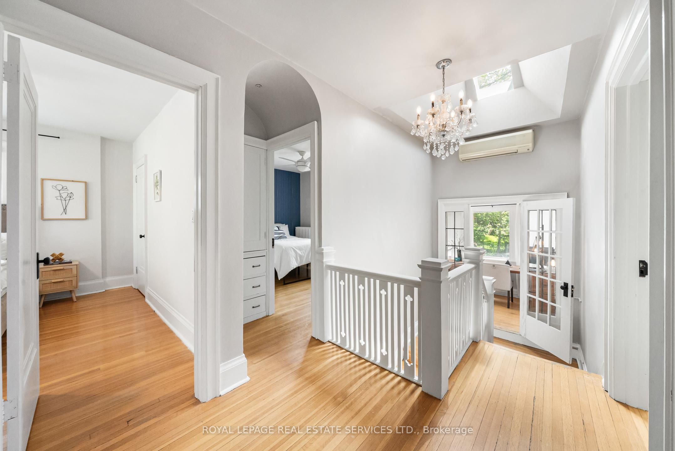 202 Dinnick Crescent Property Photo 19