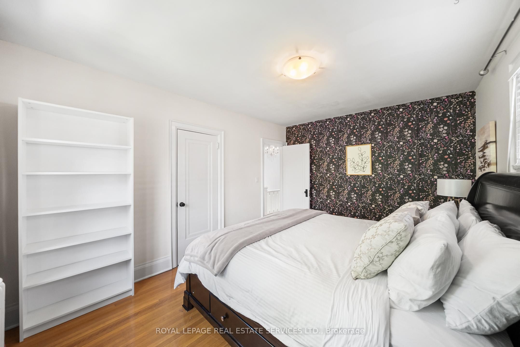 202 Dinnick Crescent Property Photo 22