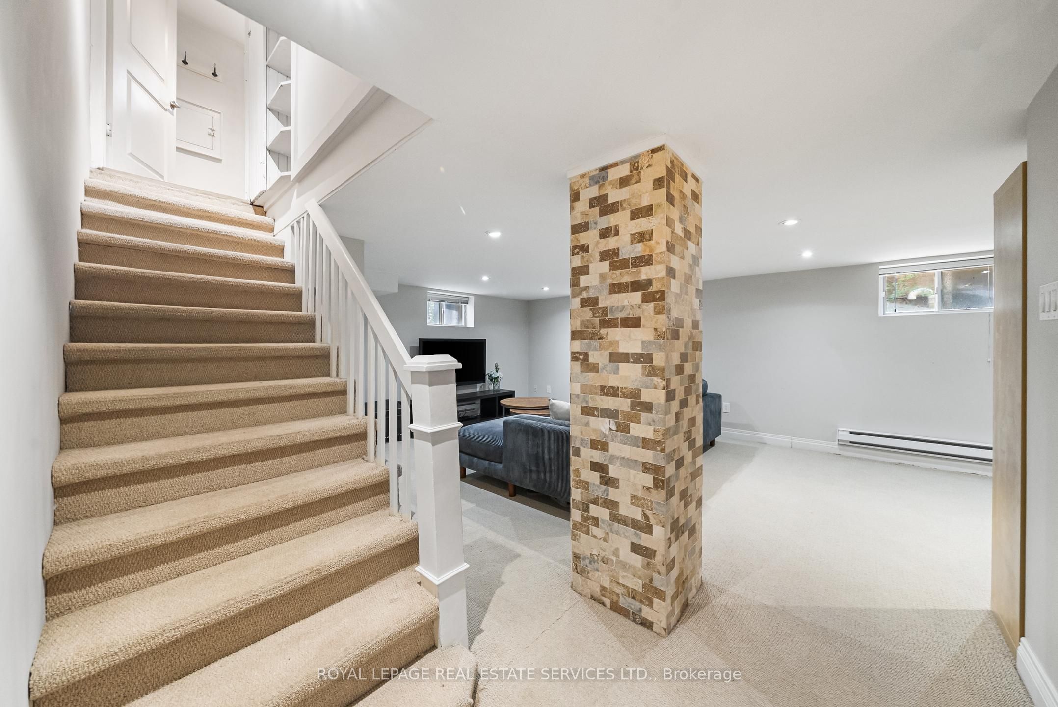 202 Dinnick Crescent Property Photo 34