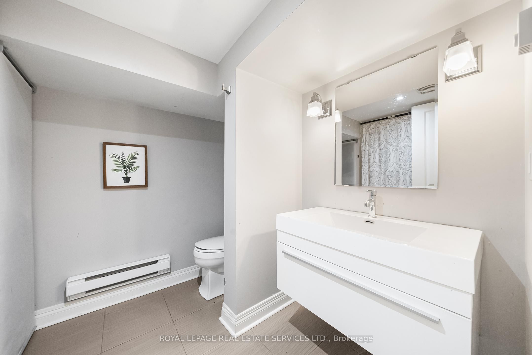 202 Dinnick Crescent Property Photo 35