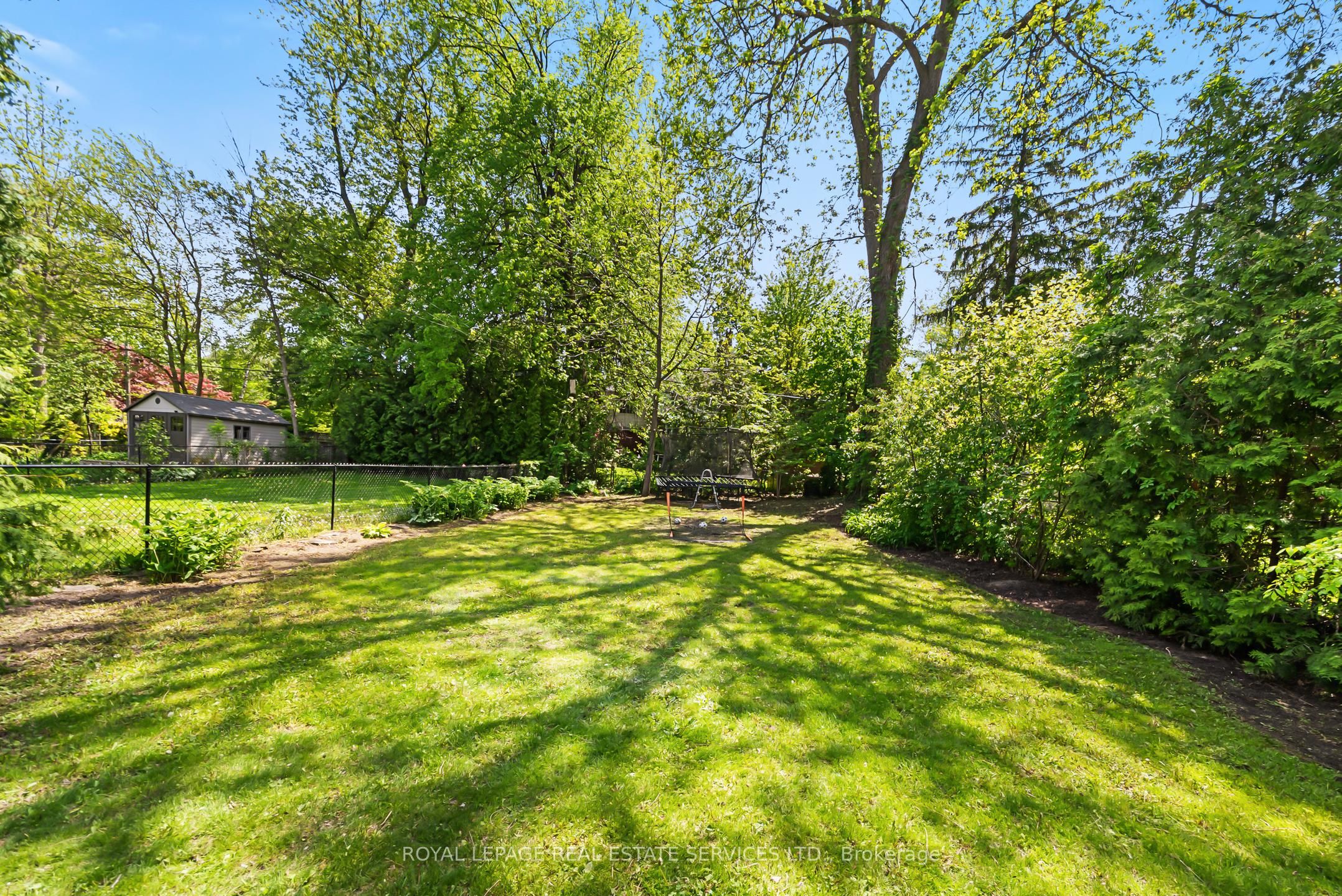 202 Dinnick Crescent Property Photo 39
