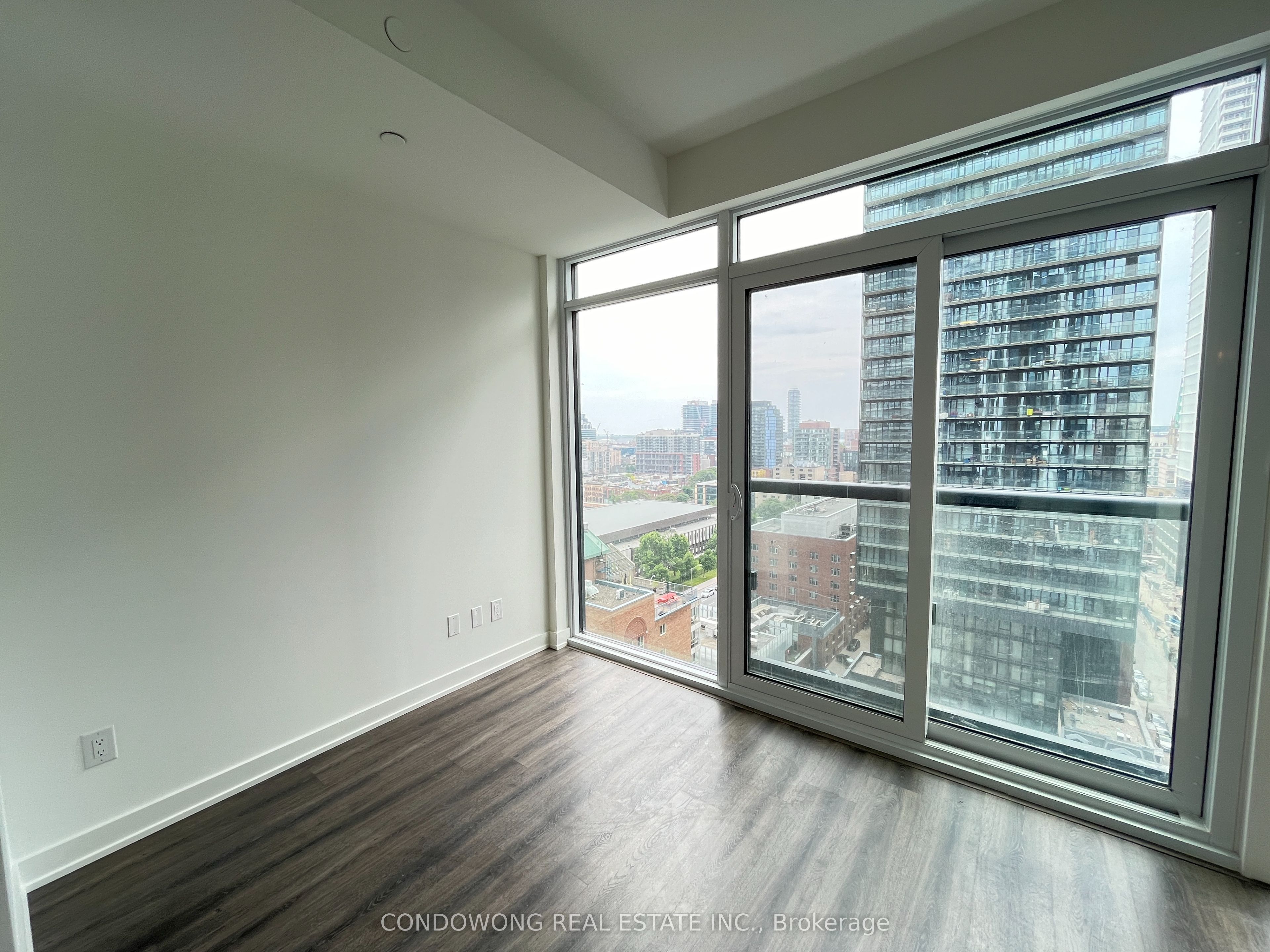 65 Mutual Street 1503 Property Photo 3