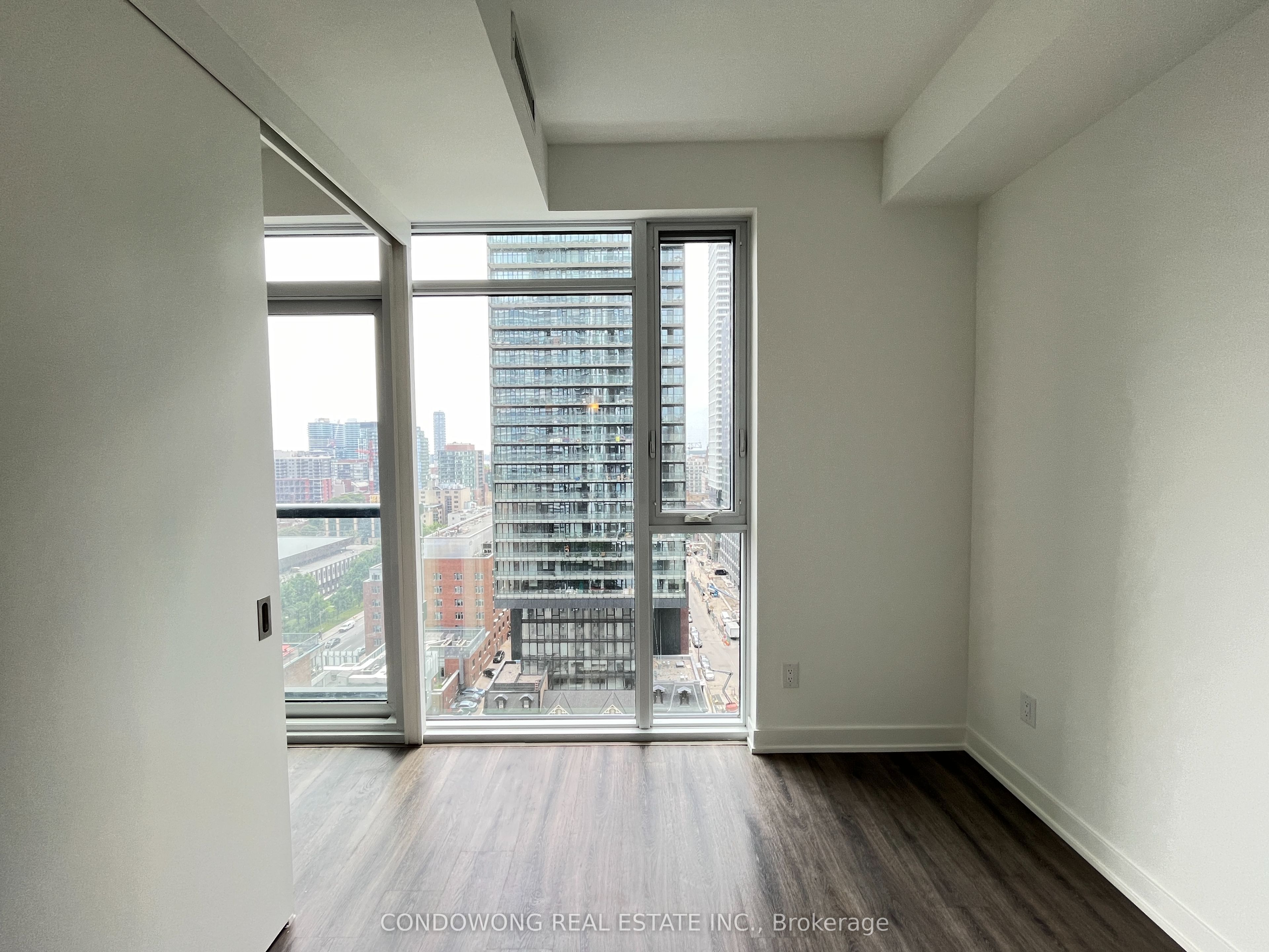 65 Mutual Street 1503 Property Photo 5