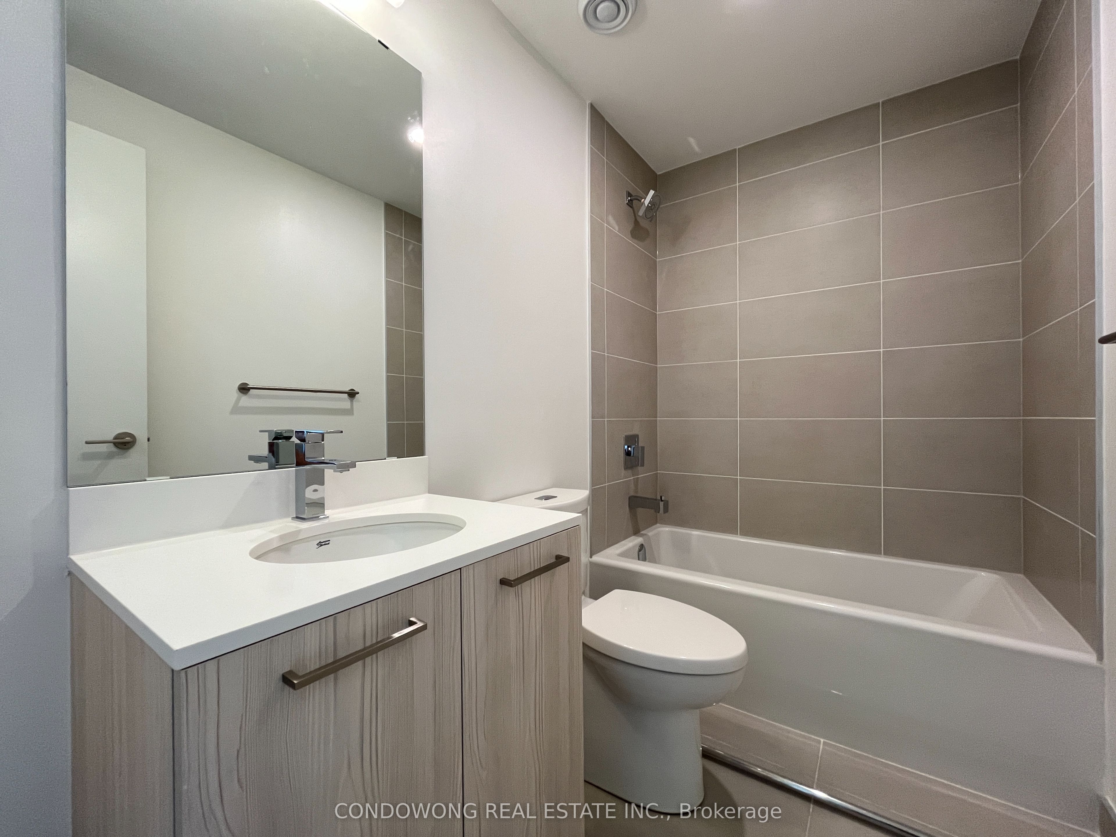 65 Mutual Street 1503 Property Photo 9