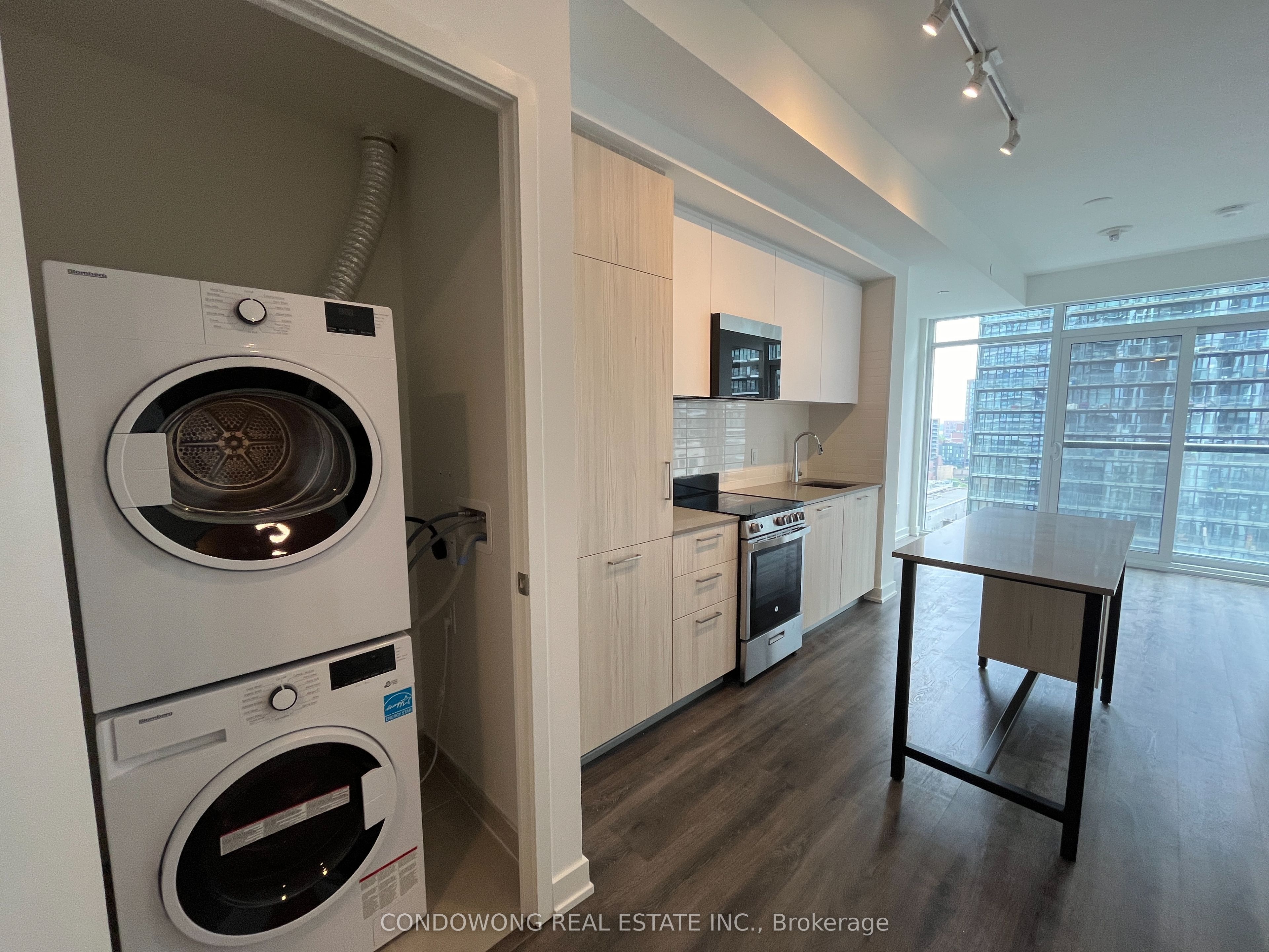 65 Mutual Street 1503 Property Photo 10