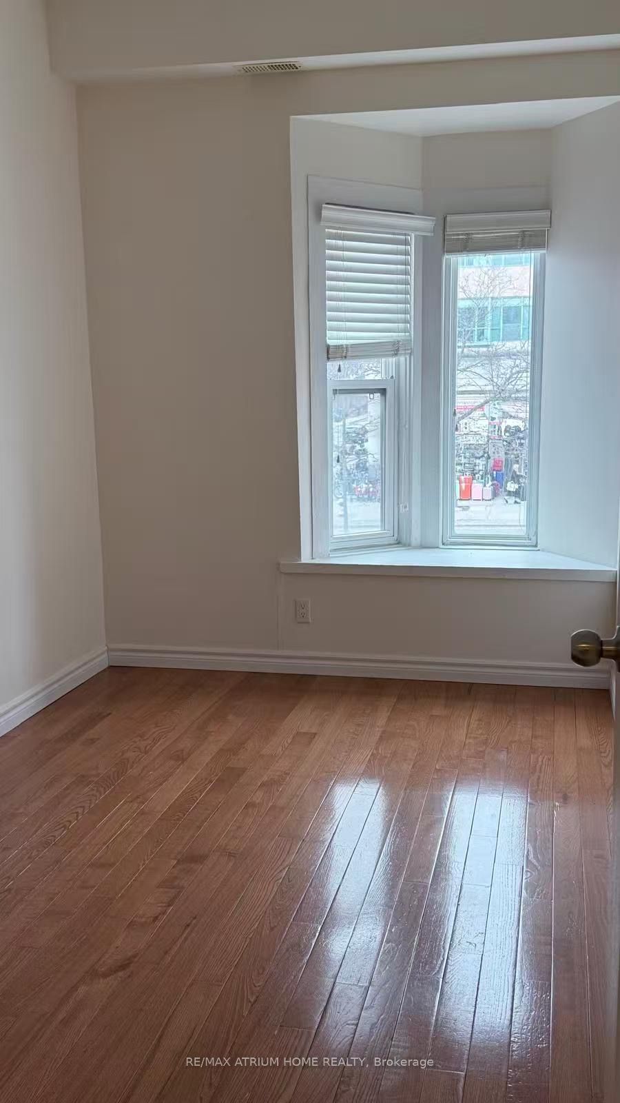 413 Spadina Avenue 201 Property Photo 3