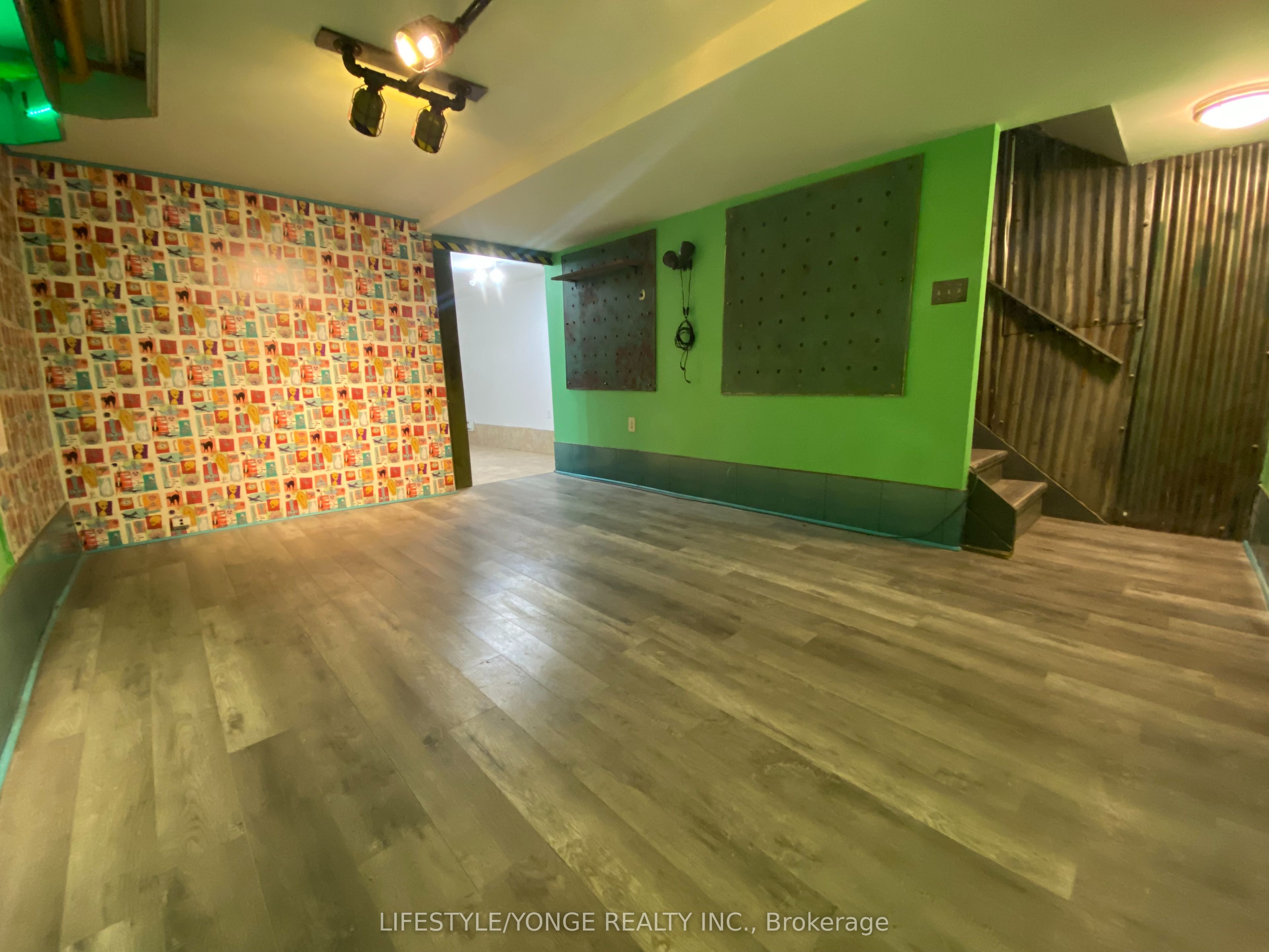 609 Queen Street W Lower Level Property Photo 3