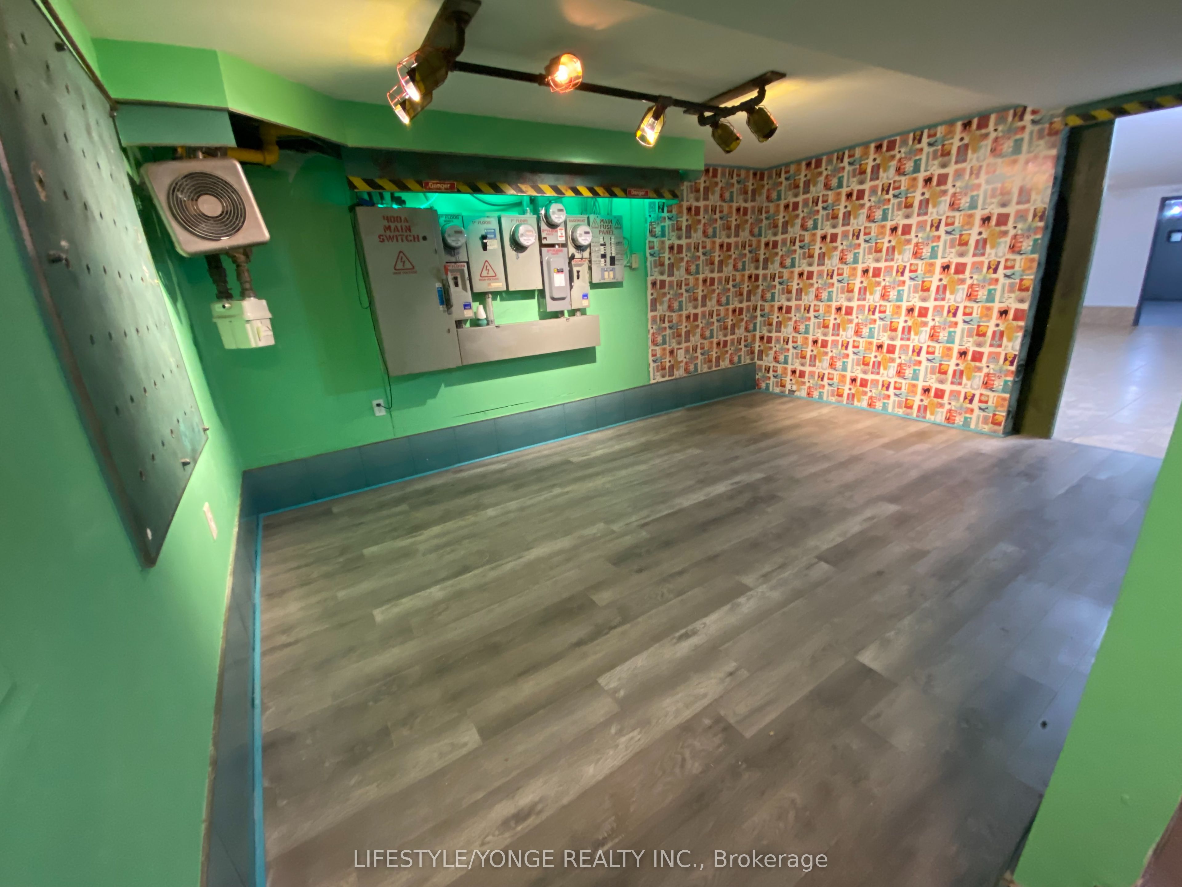 609 Queen Street W Lower Level Property Photo 4