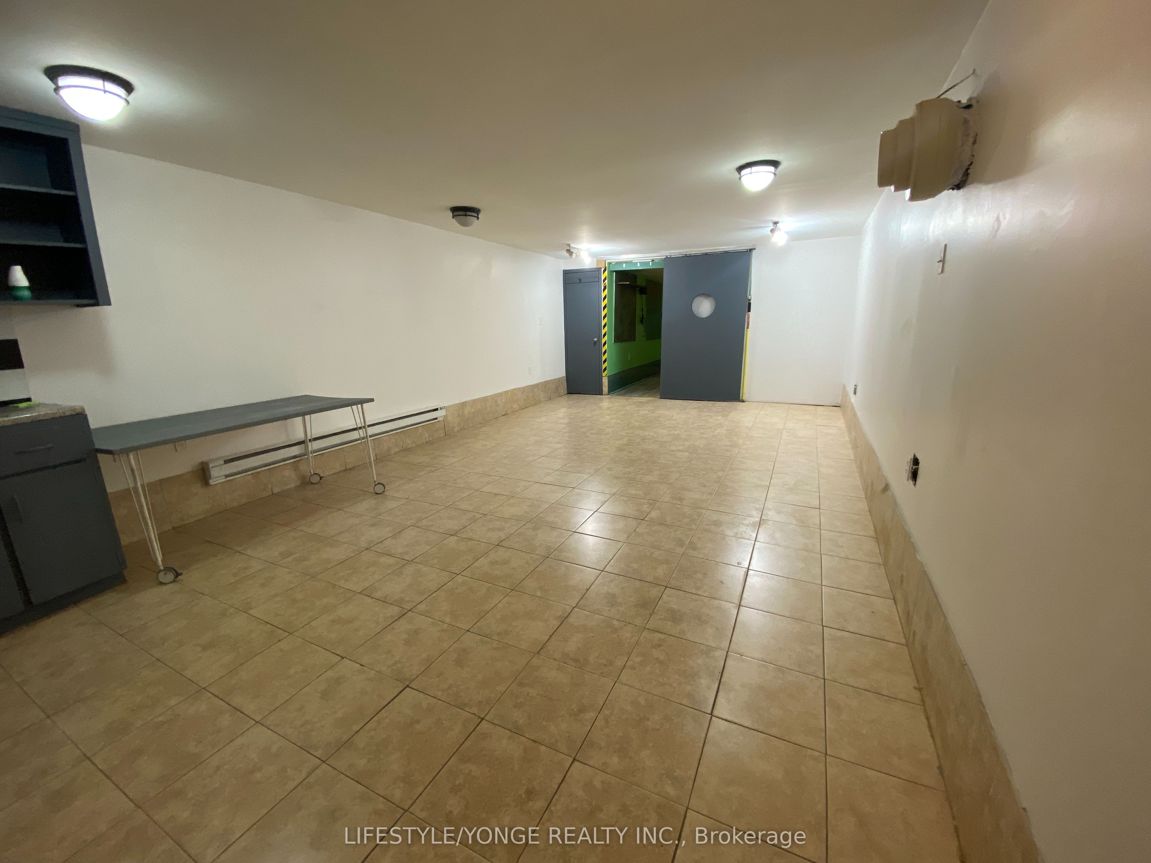 609 Queen Street W Lower Level Property Photo 7