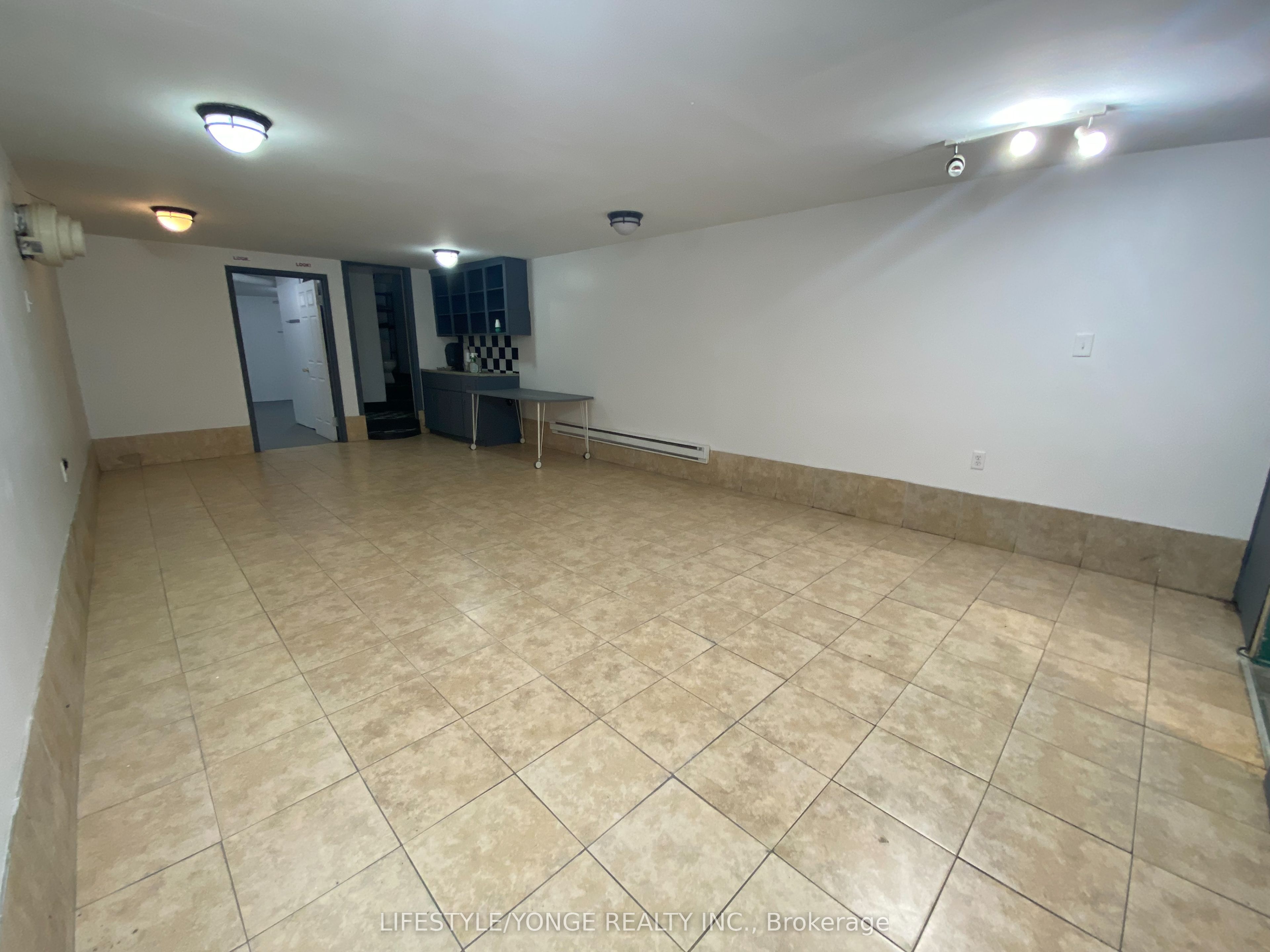 609 Queen Street W Lower Level Property Photo 9
