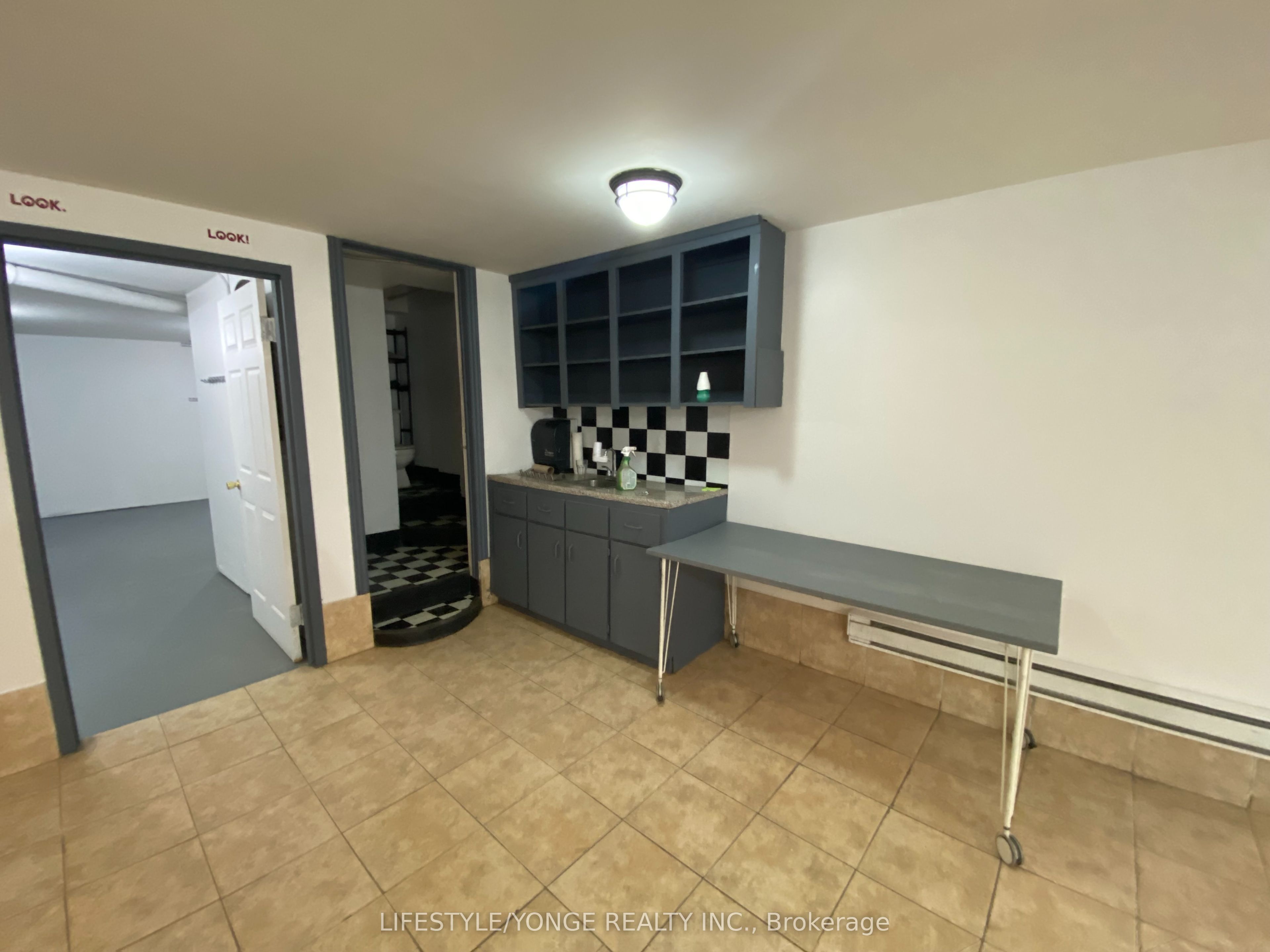 609 Queen Street W Lower Level Property Photo 10