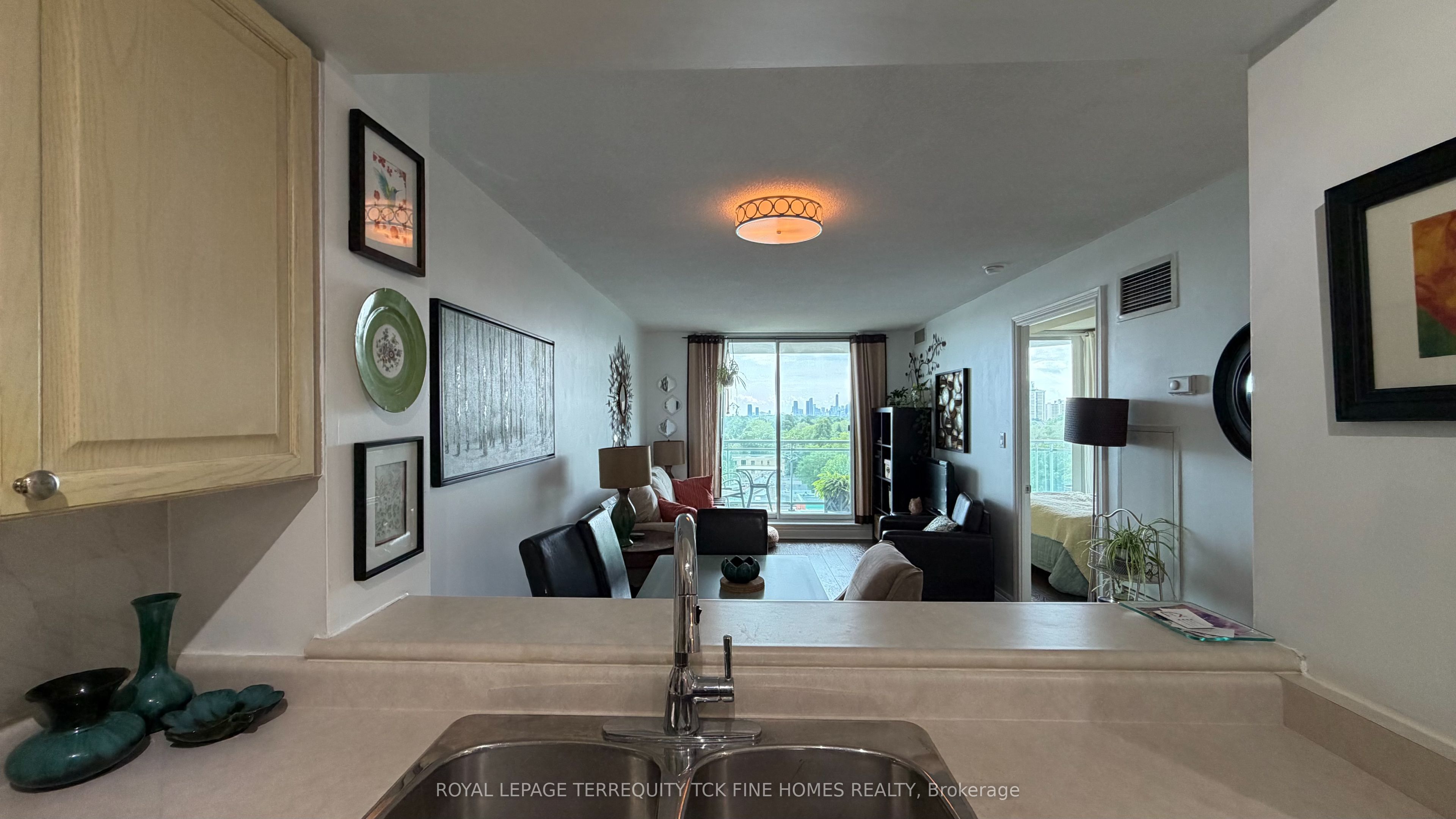 398 Eglinton Avenue E 1009 Property Photo 8