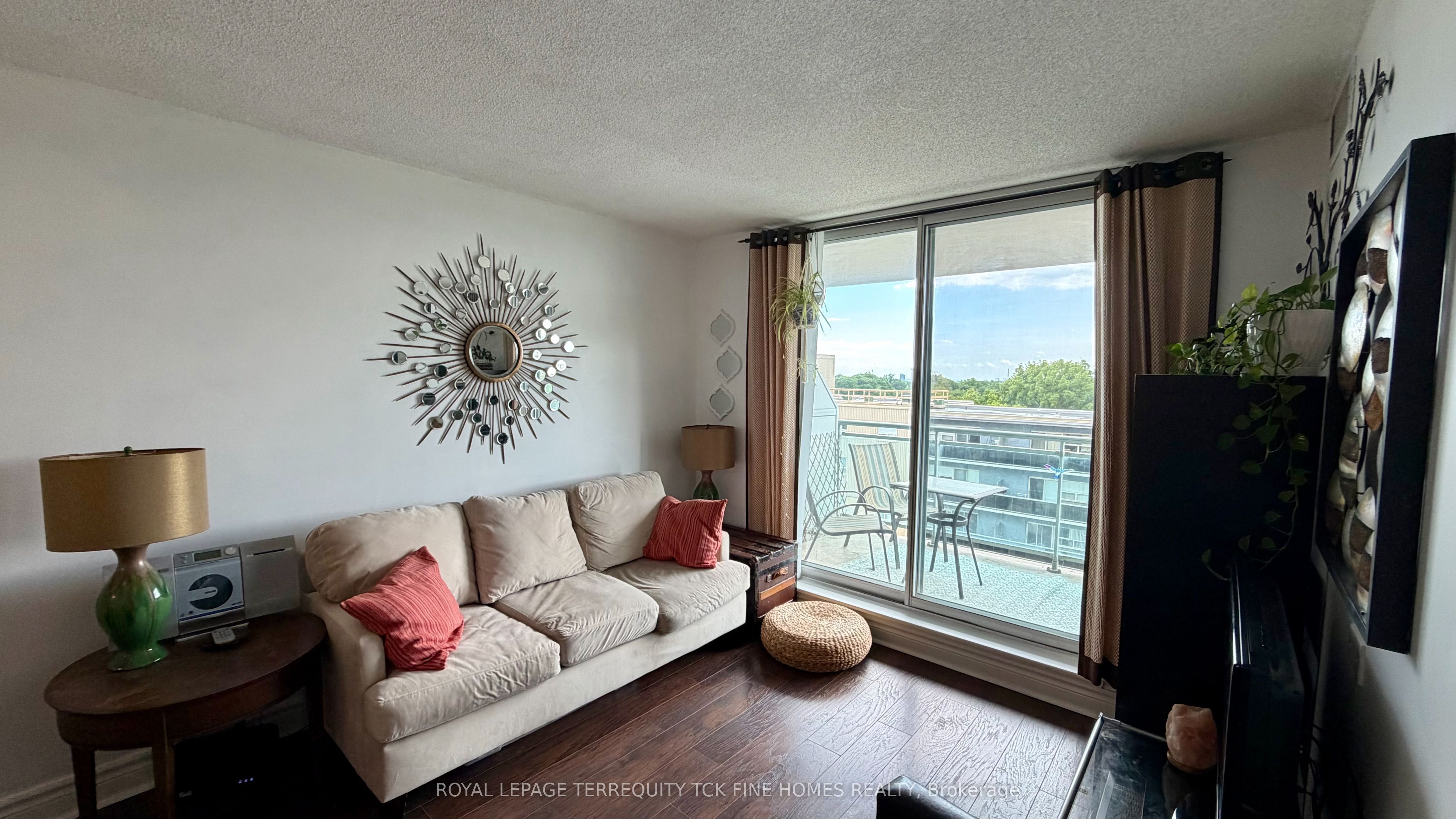 398 Eglinton Avenue E 1009 Property Photo 9