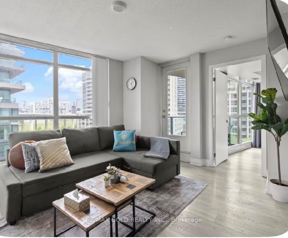 215 Fort York Boulevard 620 Property Photo 1