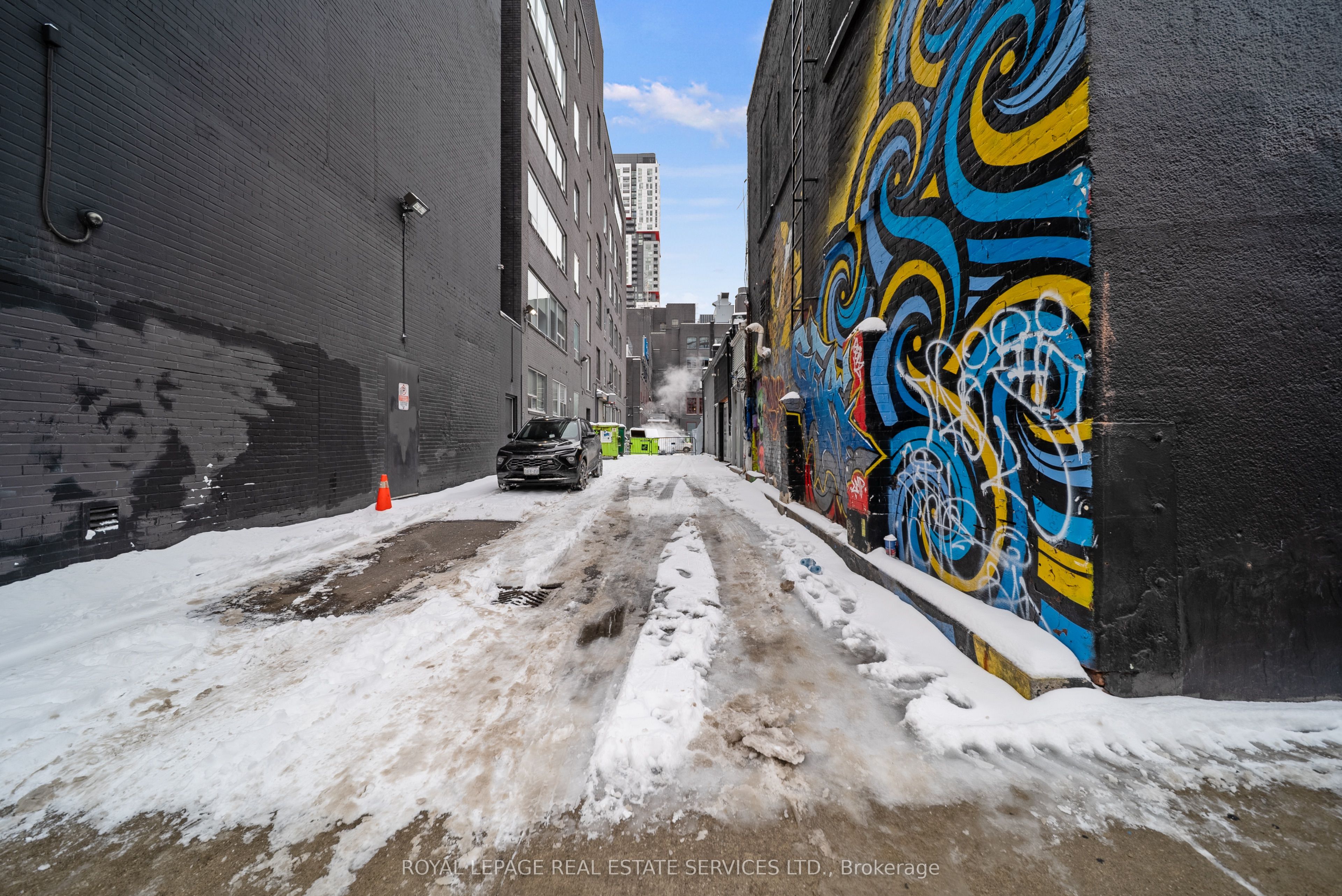 273 Queen Street W Property Photo 19