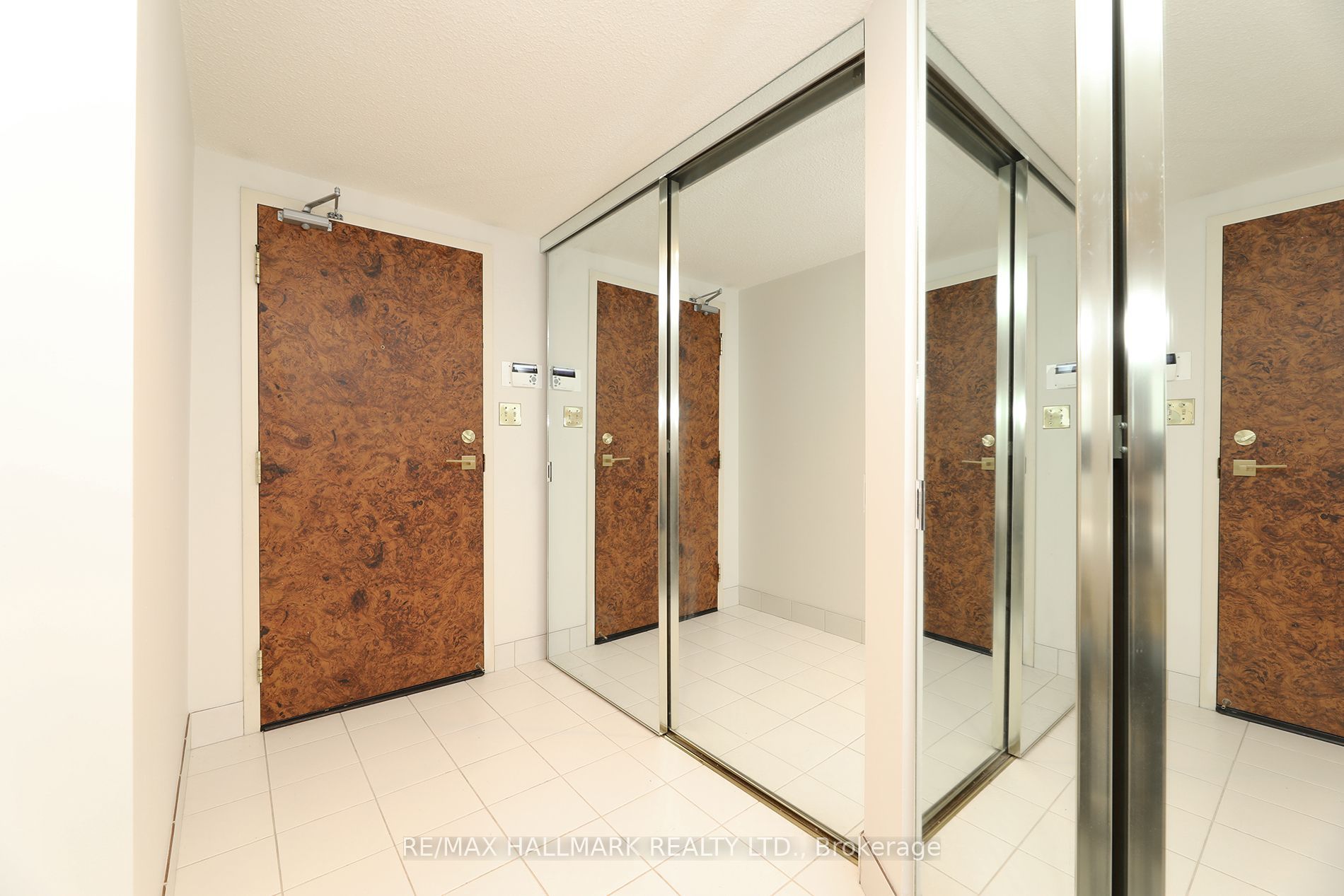 10 Kenneth Avenue 1704 Property Photo 6