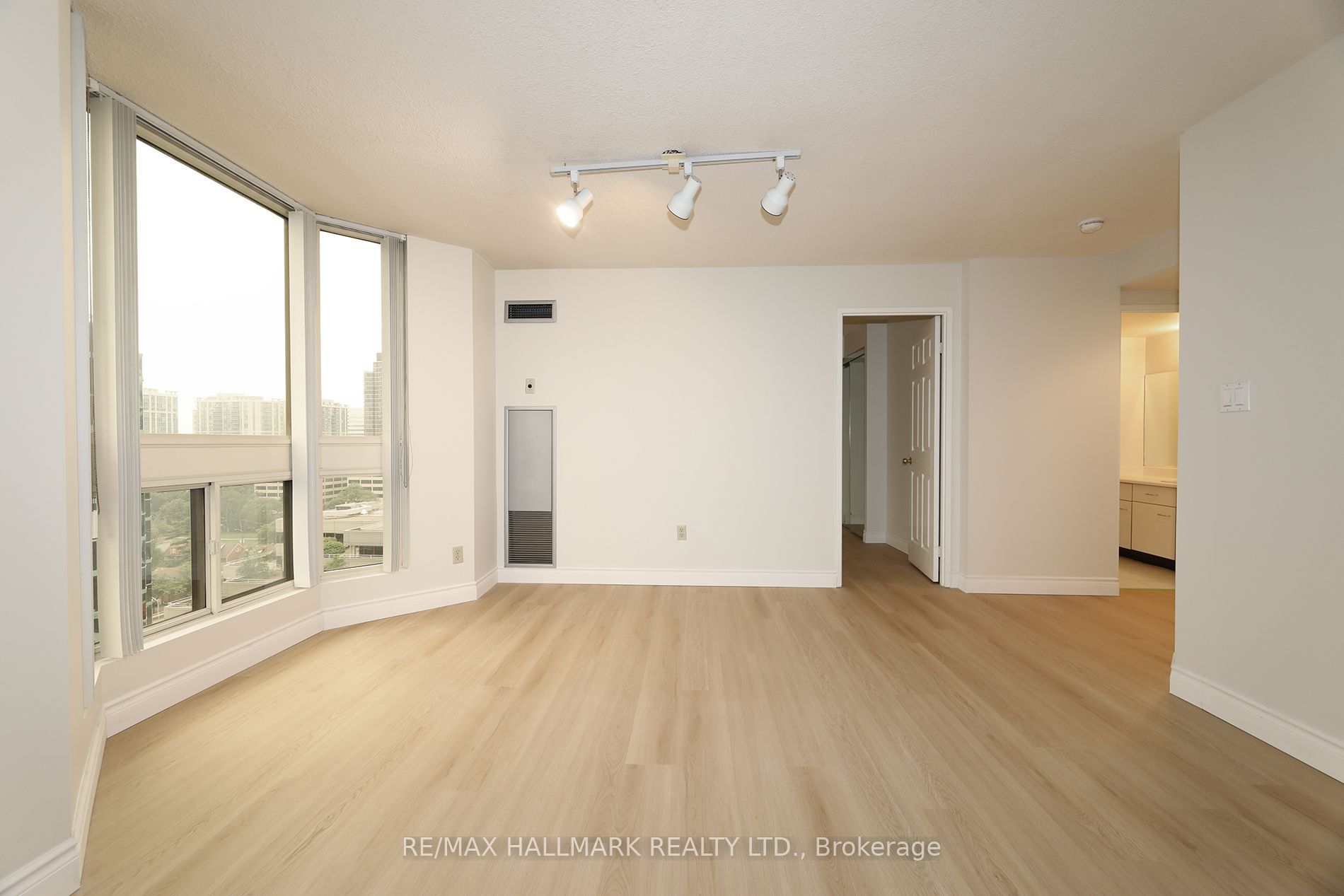 10 Kenneth Avenue 1704 Property Photo 10