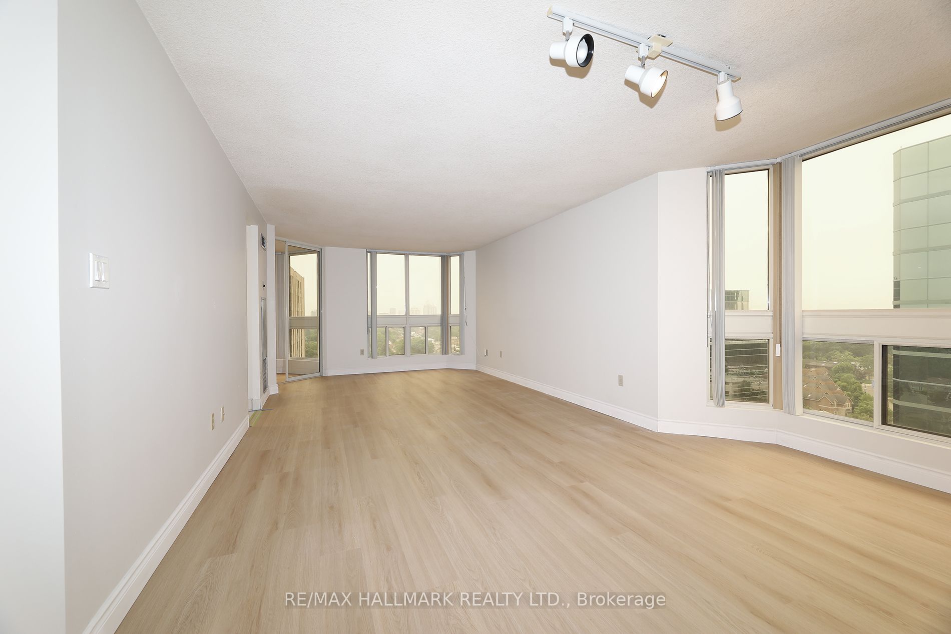 10 Kenneth Avenue 1704 Property Photo 12