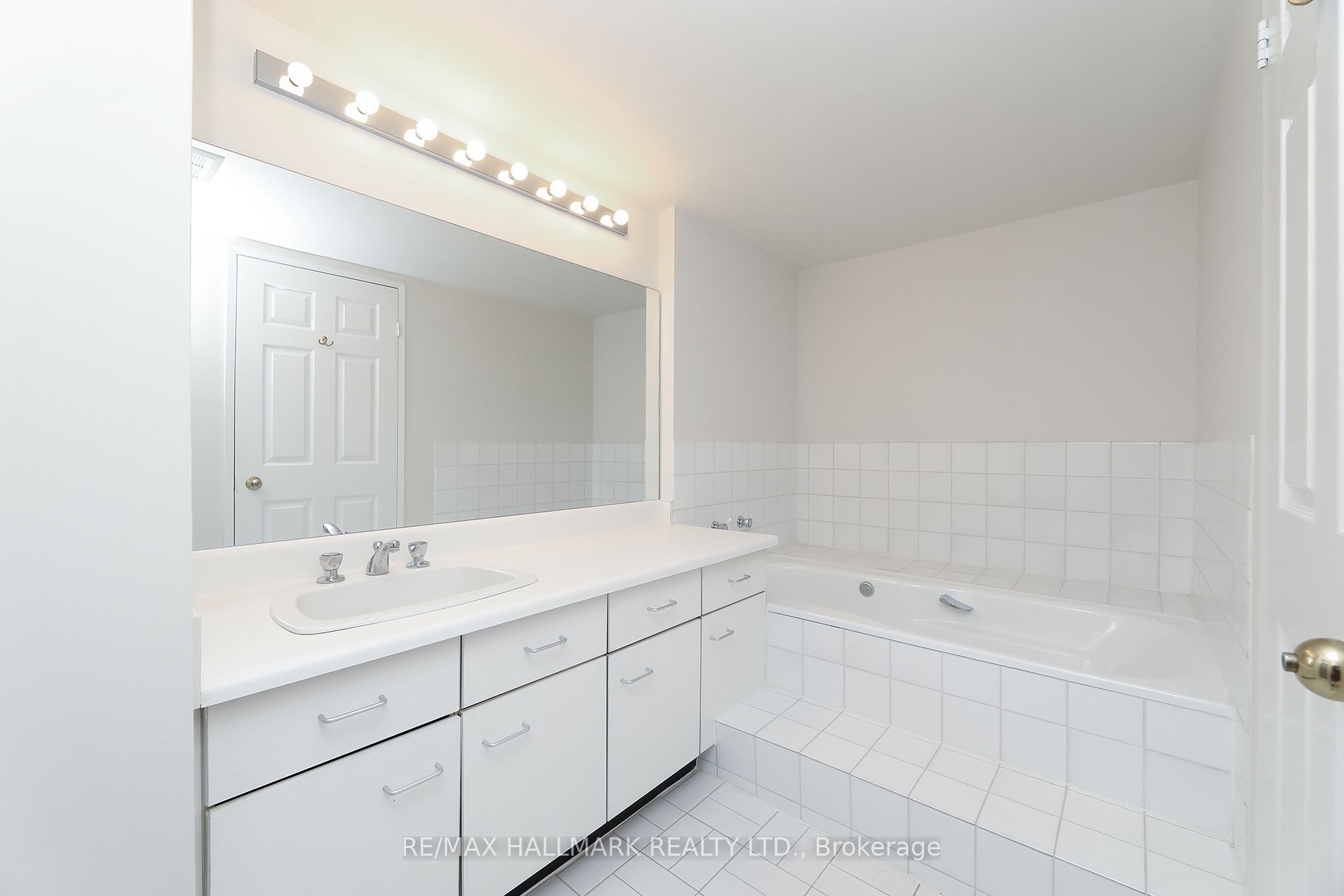 10 Kenneth Avenue 1704 Property Photo 28