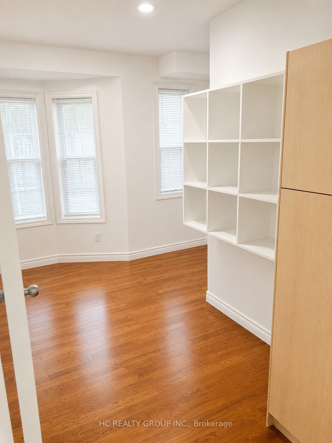 562 Bathurst Street Property Photo 3