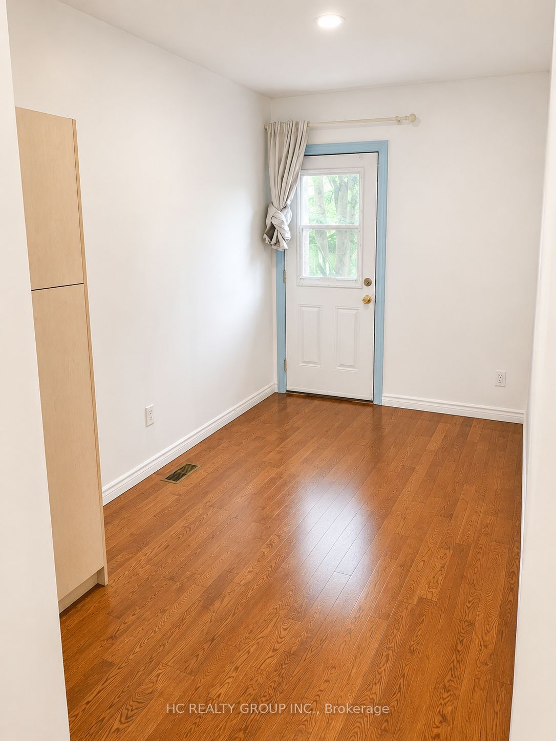 562 Bathurst Street Property Photo 4