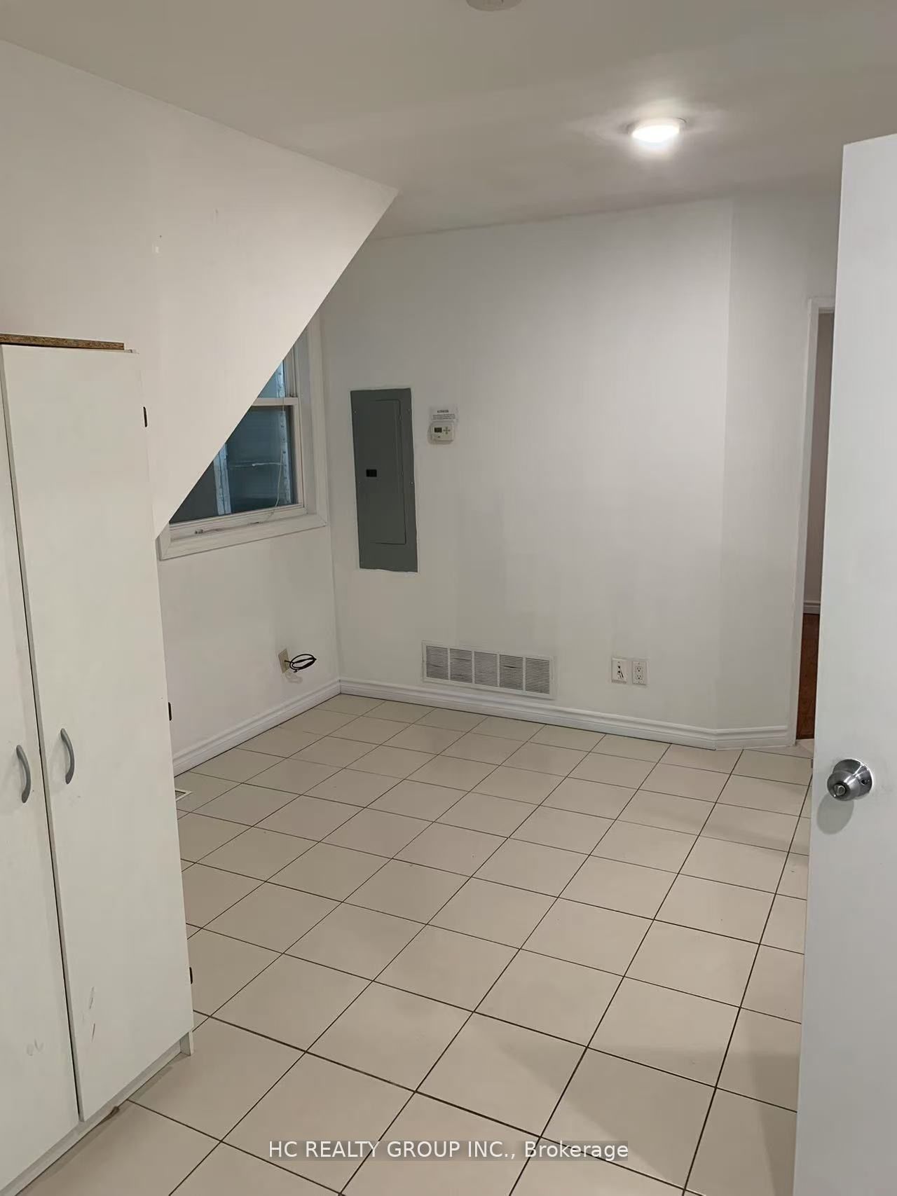 562 Bathurst Street Property Photo 7