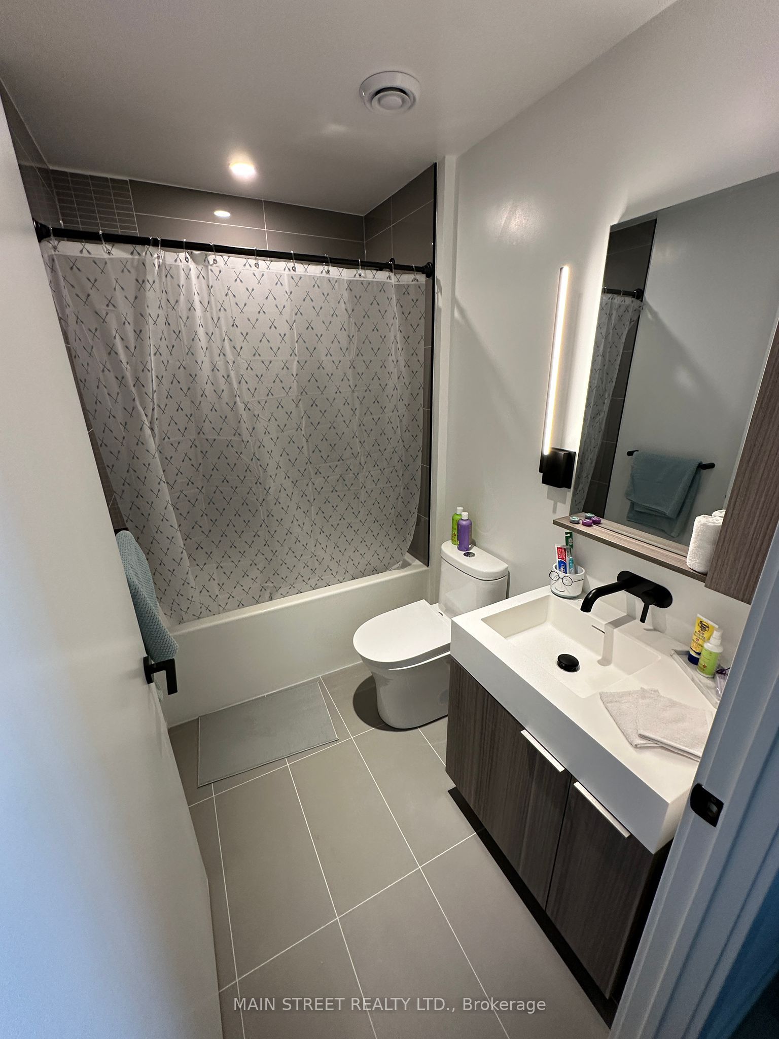 117 Broadway Avenue 2207 Property Photo 4