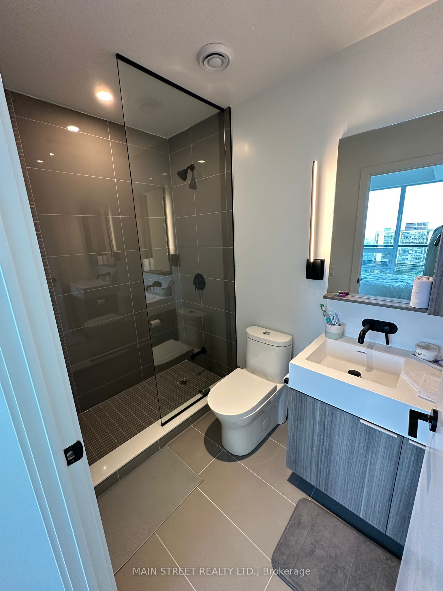 117 Broadway Avenue 2207 Property Photo 6