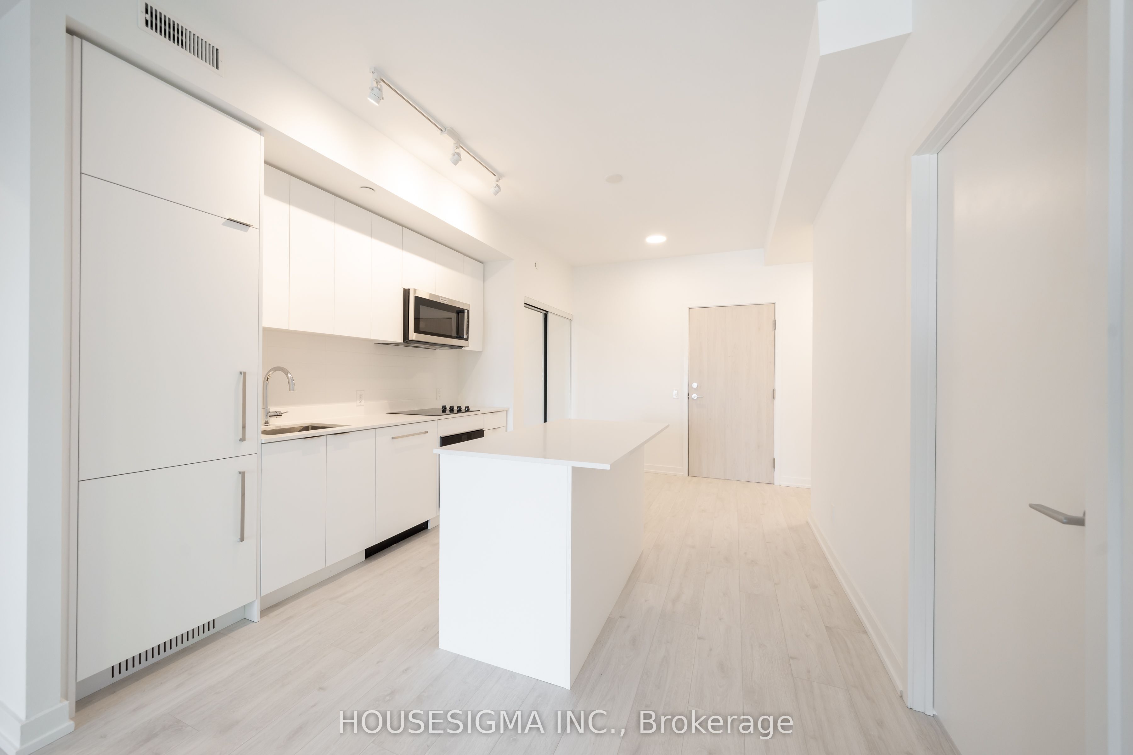 181 Sheppard Avenue E 703 Property Photo 2